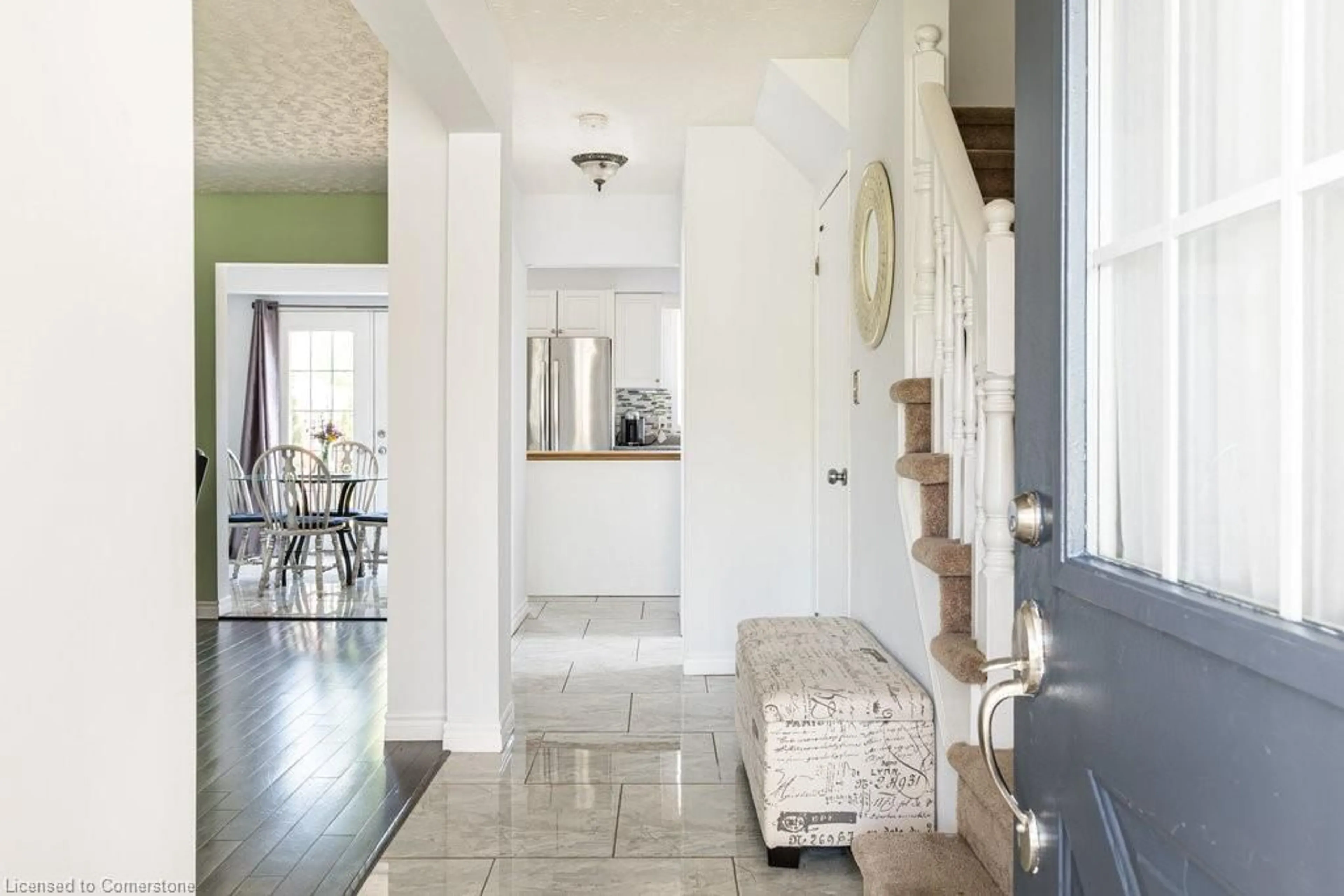 Indoor entryway for 184 Windsor St, Welland Ontario L3C 7E3
