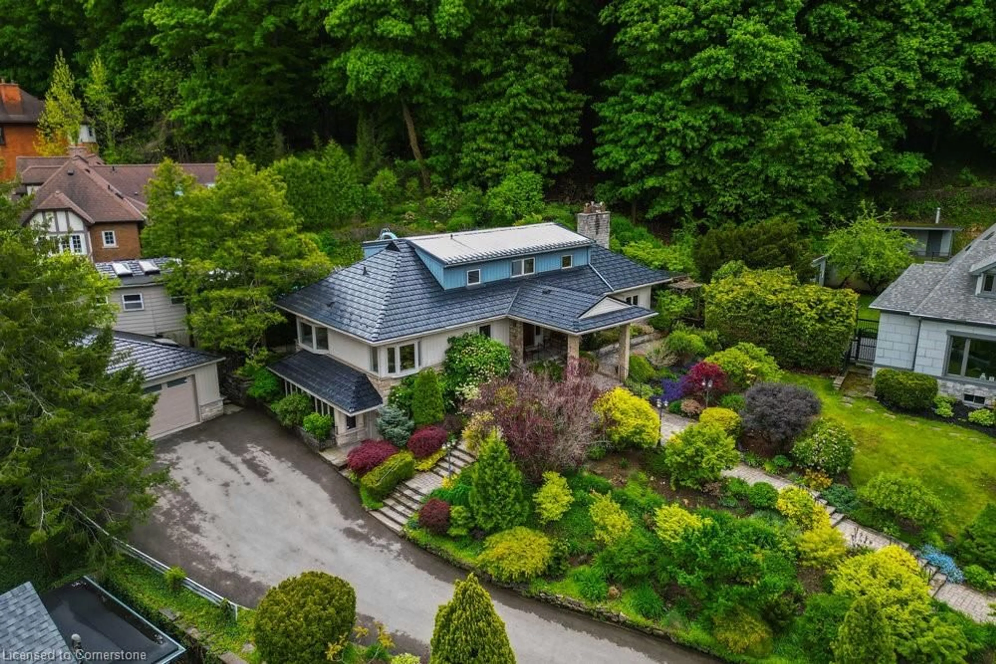 A pic from outside/outdoor area/front of a property/back of a property/a pic from drone, street for 401 Hess St, Hamilton Ontario L8P 3R2