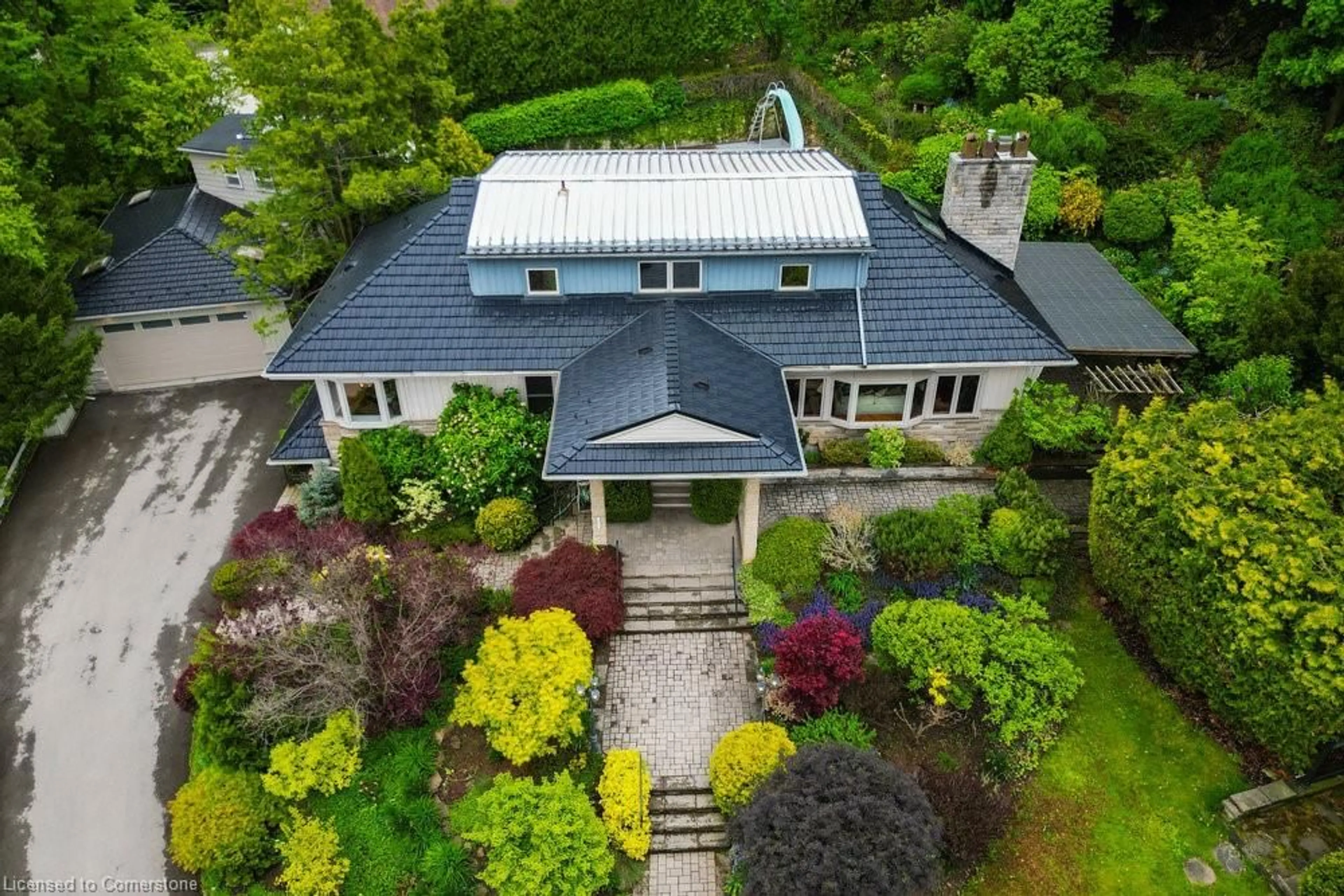 A pic from outside/outdoor area/front of a property/back of a property/a pic from drone, unknown for 401 Hess St, Hamilton Ontario L8P 3R2