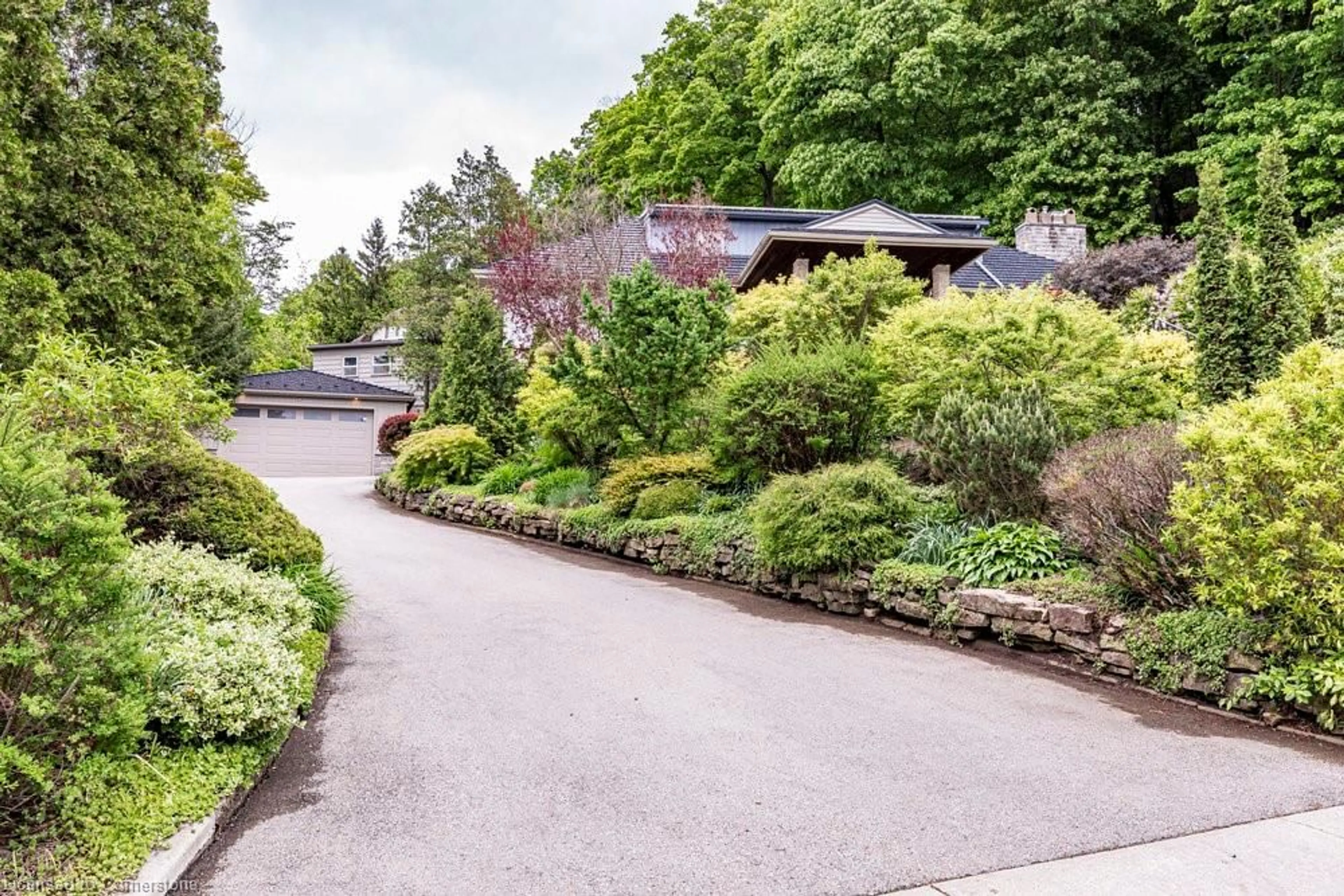 A pic from outside/outdoor area/front of a property/back of a property/a pic from drone, street for 401 Hess St, Hamilton Ontario L8P 3R2