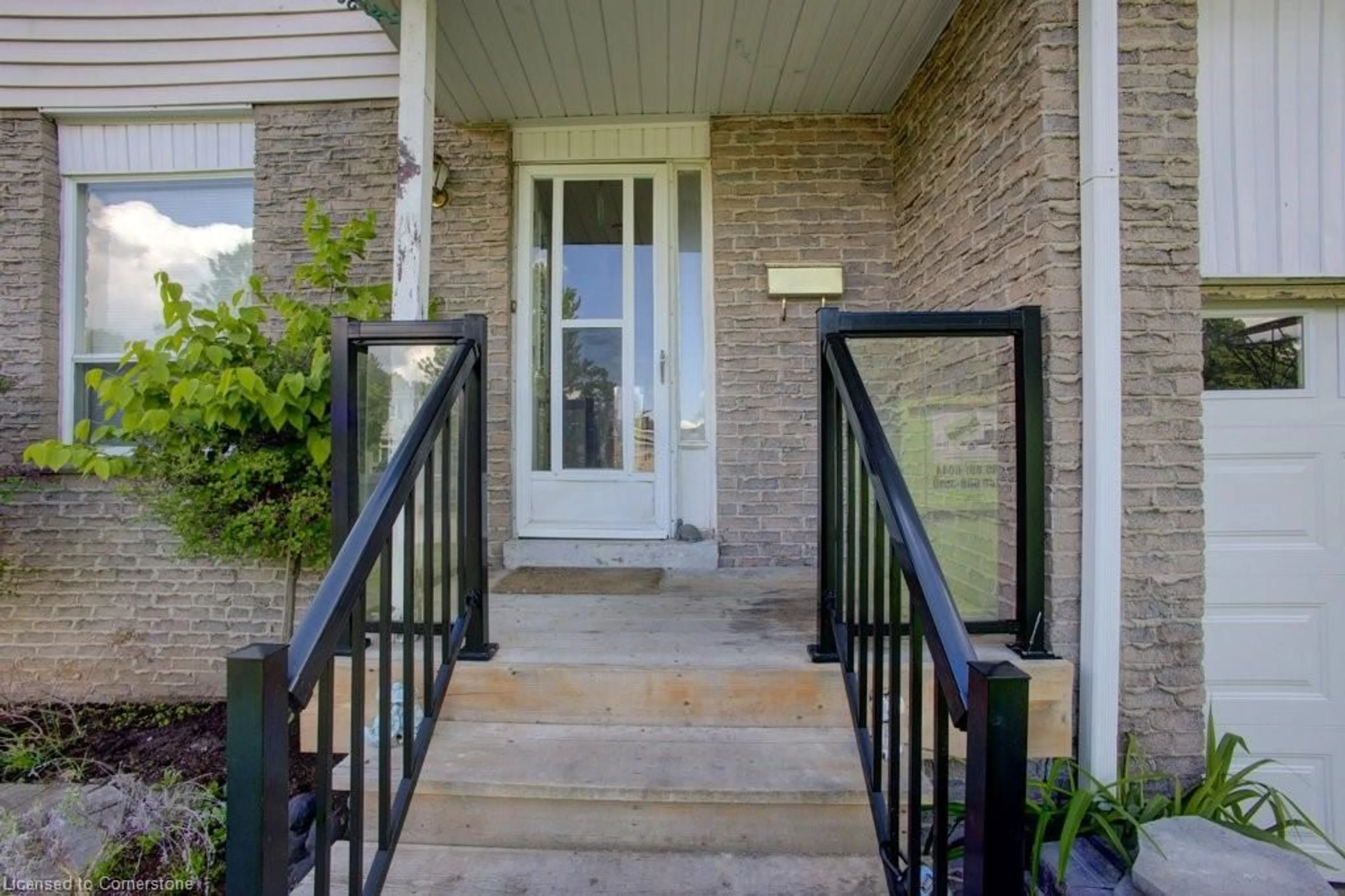Indoor entryway for 11 Greenore Cres, Acton Ontario L7J 2T1