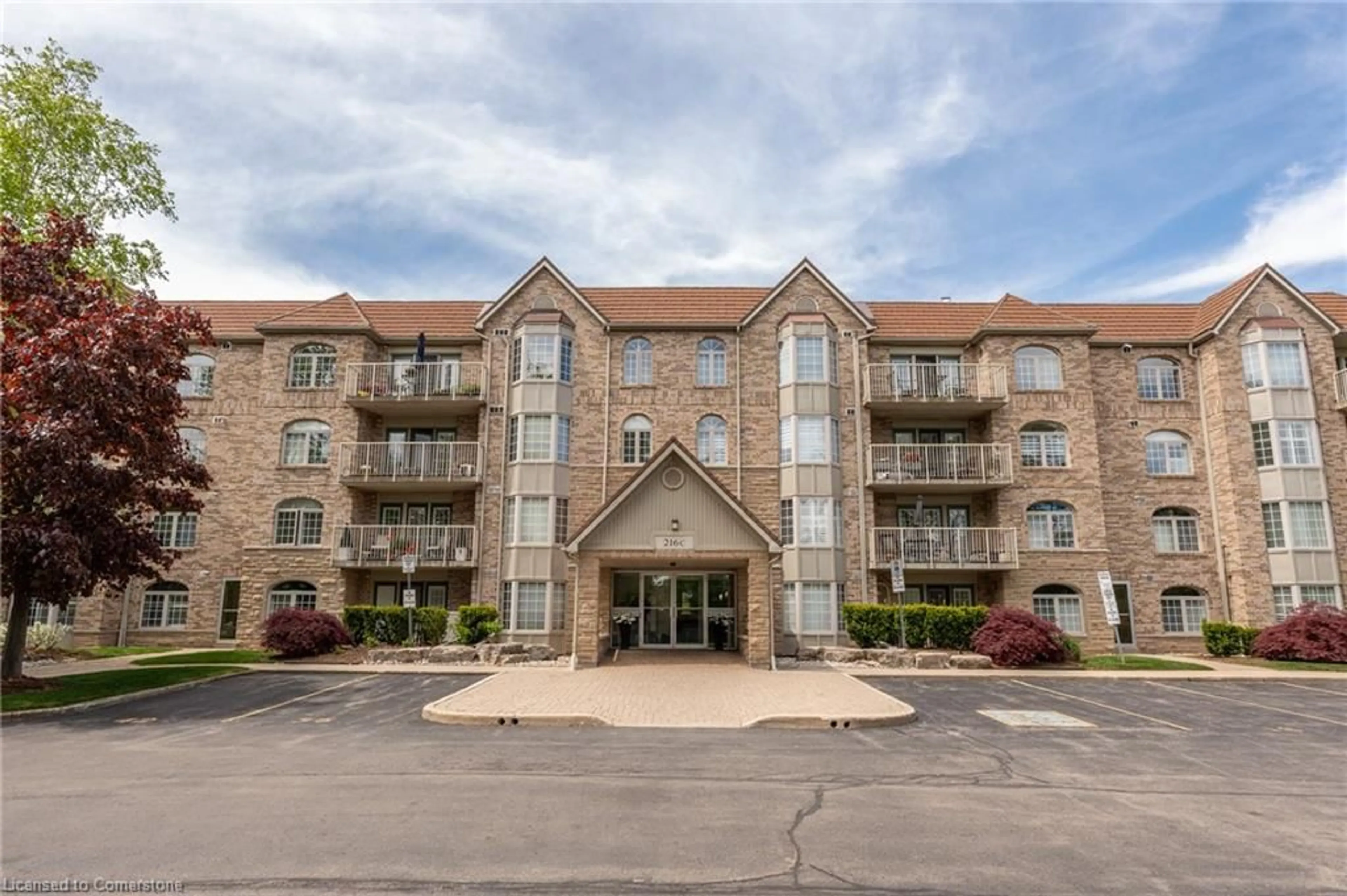 Indoor foyer for 216 Plains Rd #108C, Burlington Ontario L7T 4L1