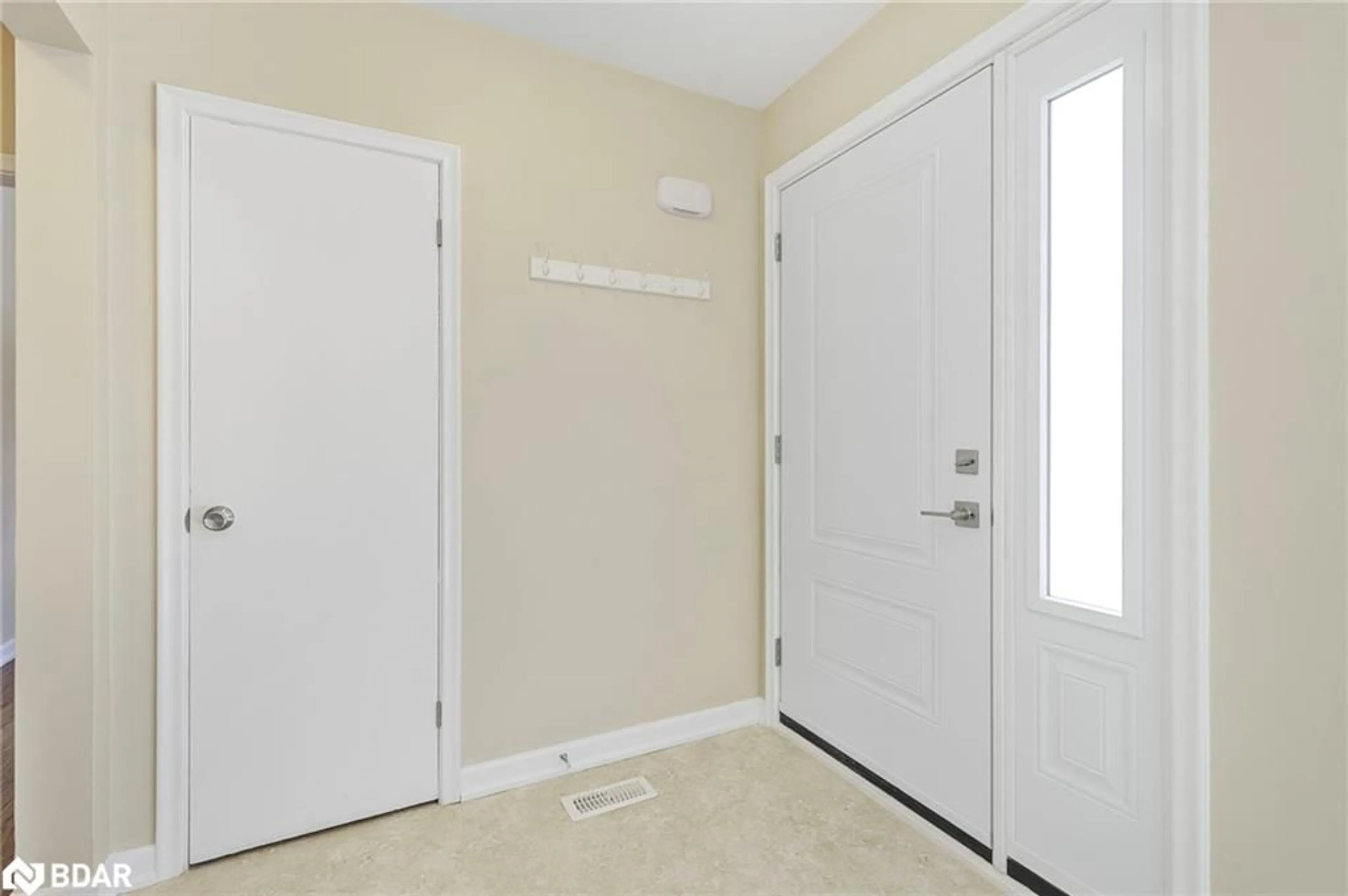 Indoor entryway for 90 Johnson St, Barrie Ontario L4M 4R3
