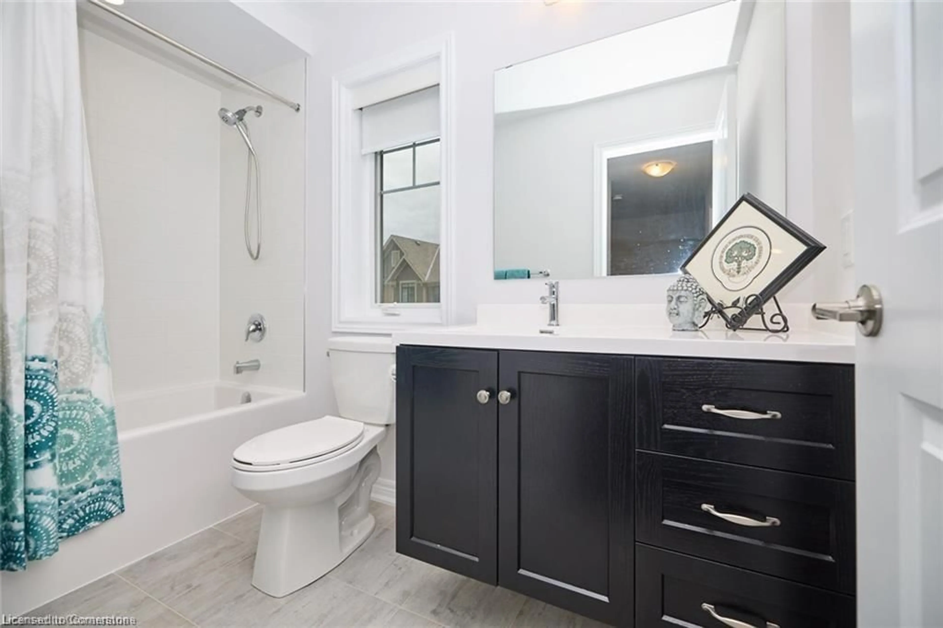 Contemporary bathroom, ceramic/tile floor for 288 Glover Rd #1, Stoney Creek Ontario L8E 5H6