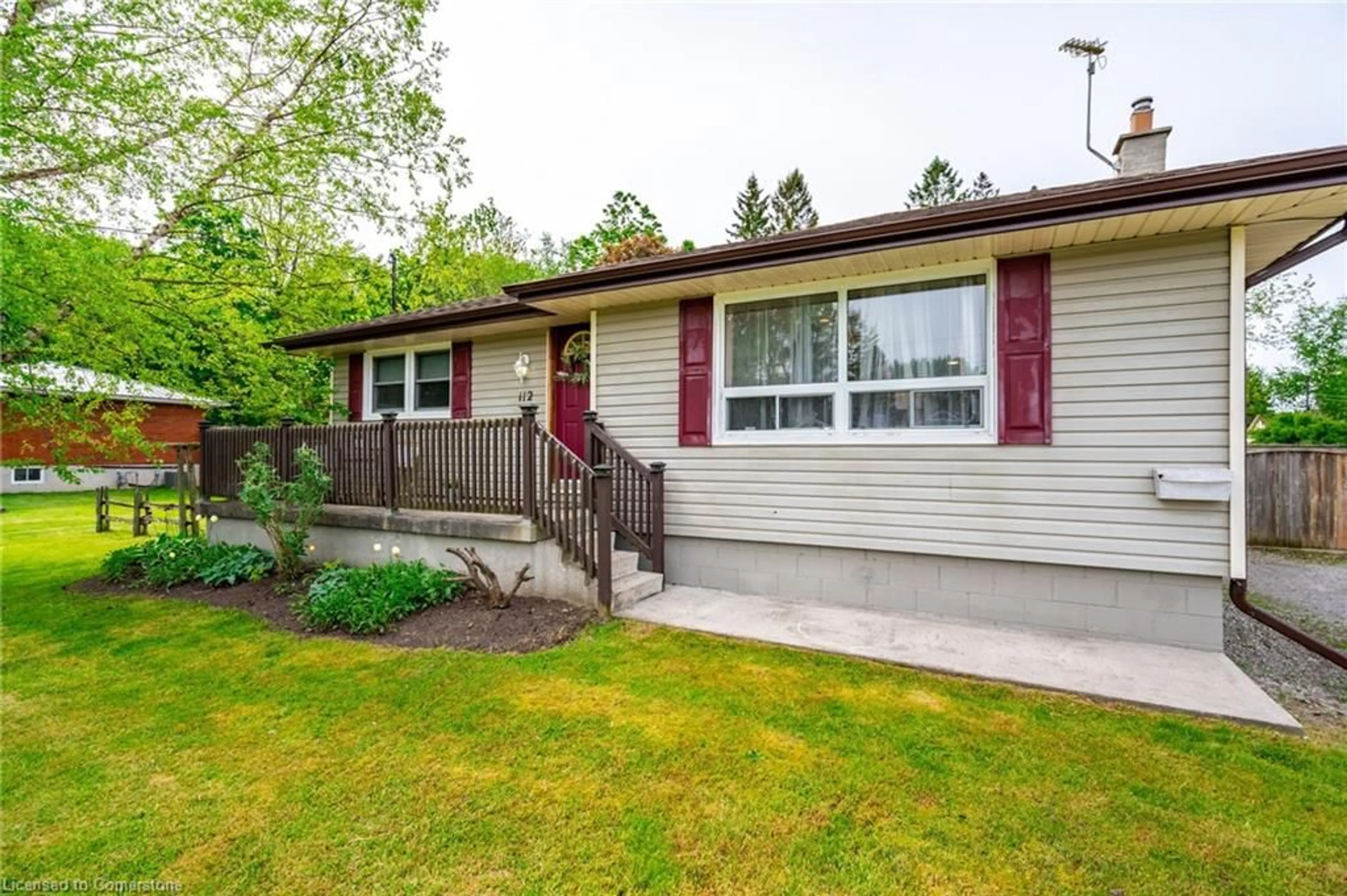 Home with vinyl exterior material, street for 112 Anderson Ave, Dunnville Ontario N1A 3A7