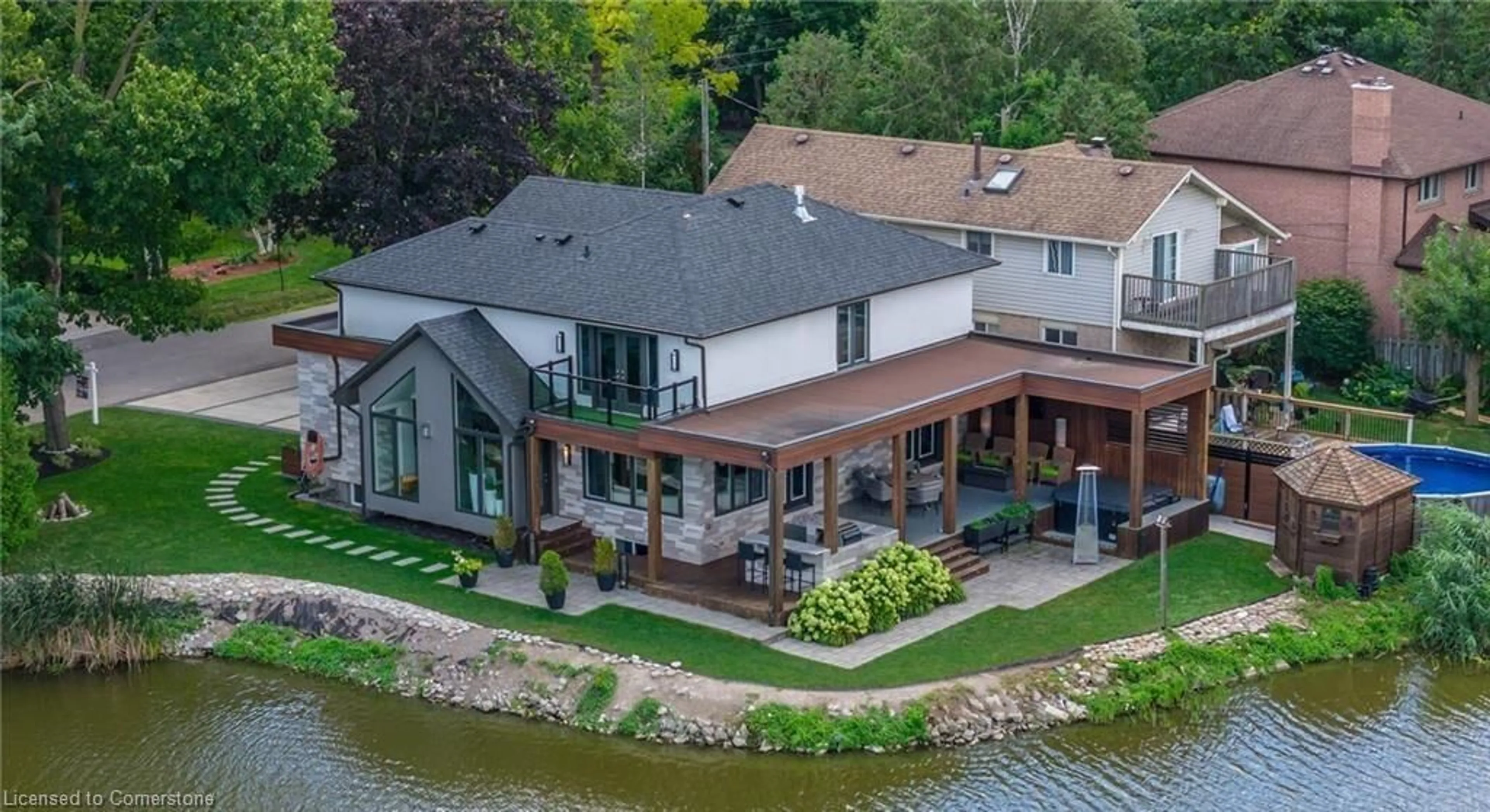 A pic from outside/outdoor area/front of a property/back of a property/a pic from drone, water/lake/river/ocean view for 121 Teal Ave, Hamilton Ontario L8E 3B5
