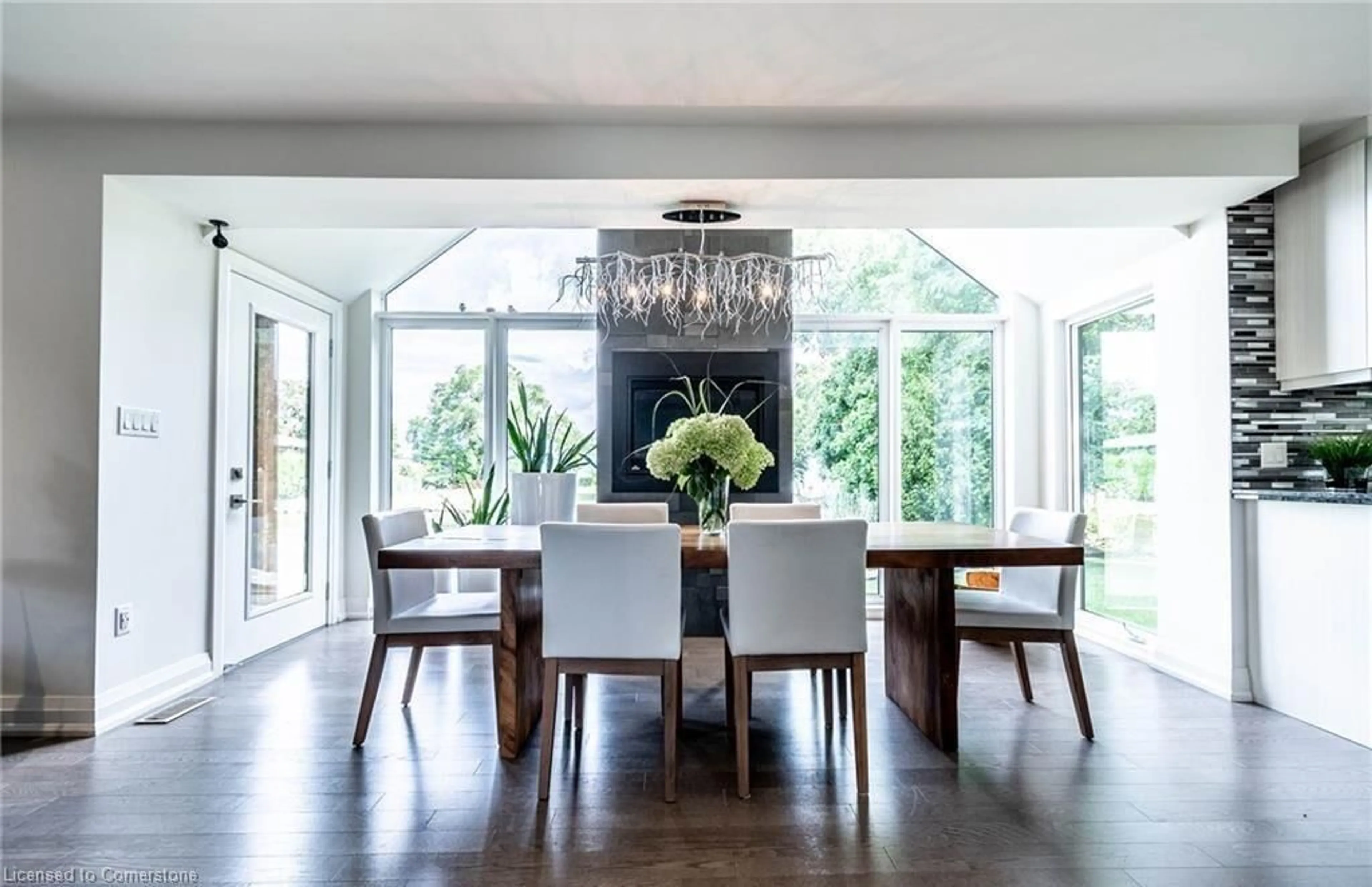 Dining room, wood/laminate floor for 121 Teal Ave, Hamilton Ontario L8E 3B5