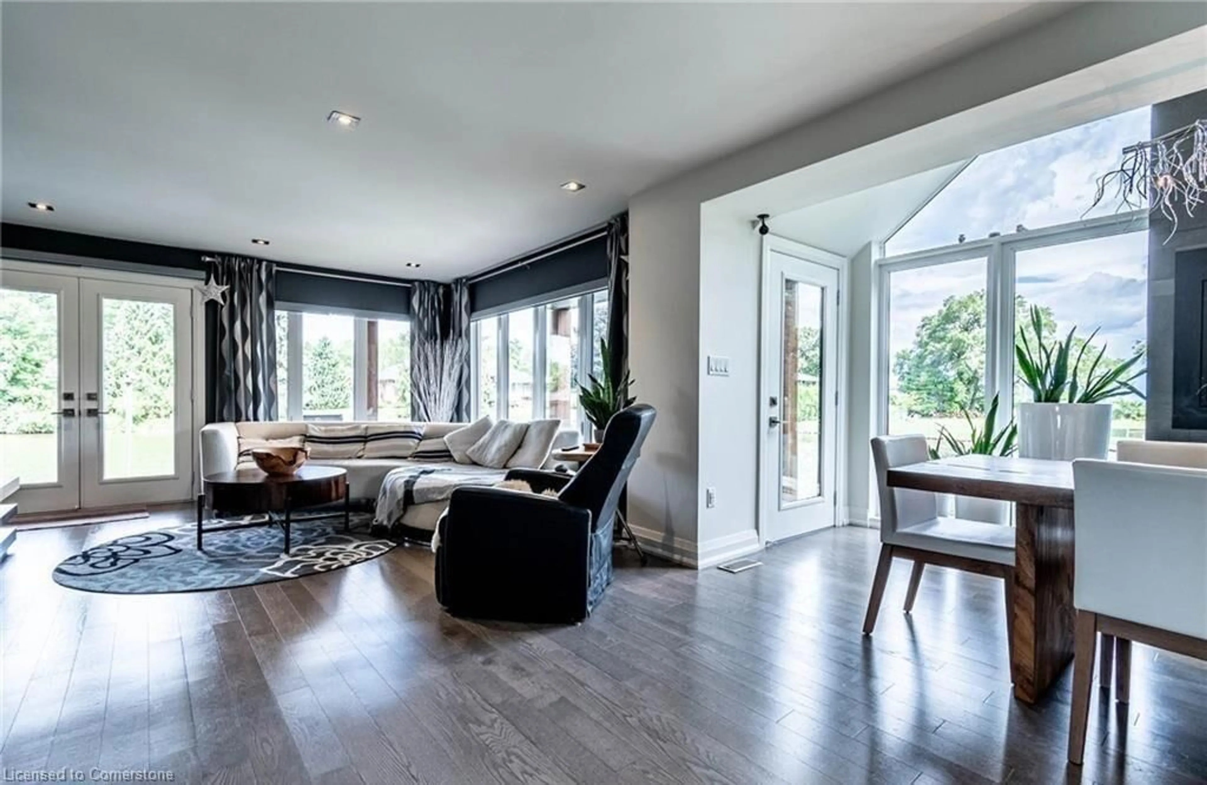 Living room with furniture, wood/laminate floor for 121 Teal Ave, Hamilton Ontario L8E 3B5