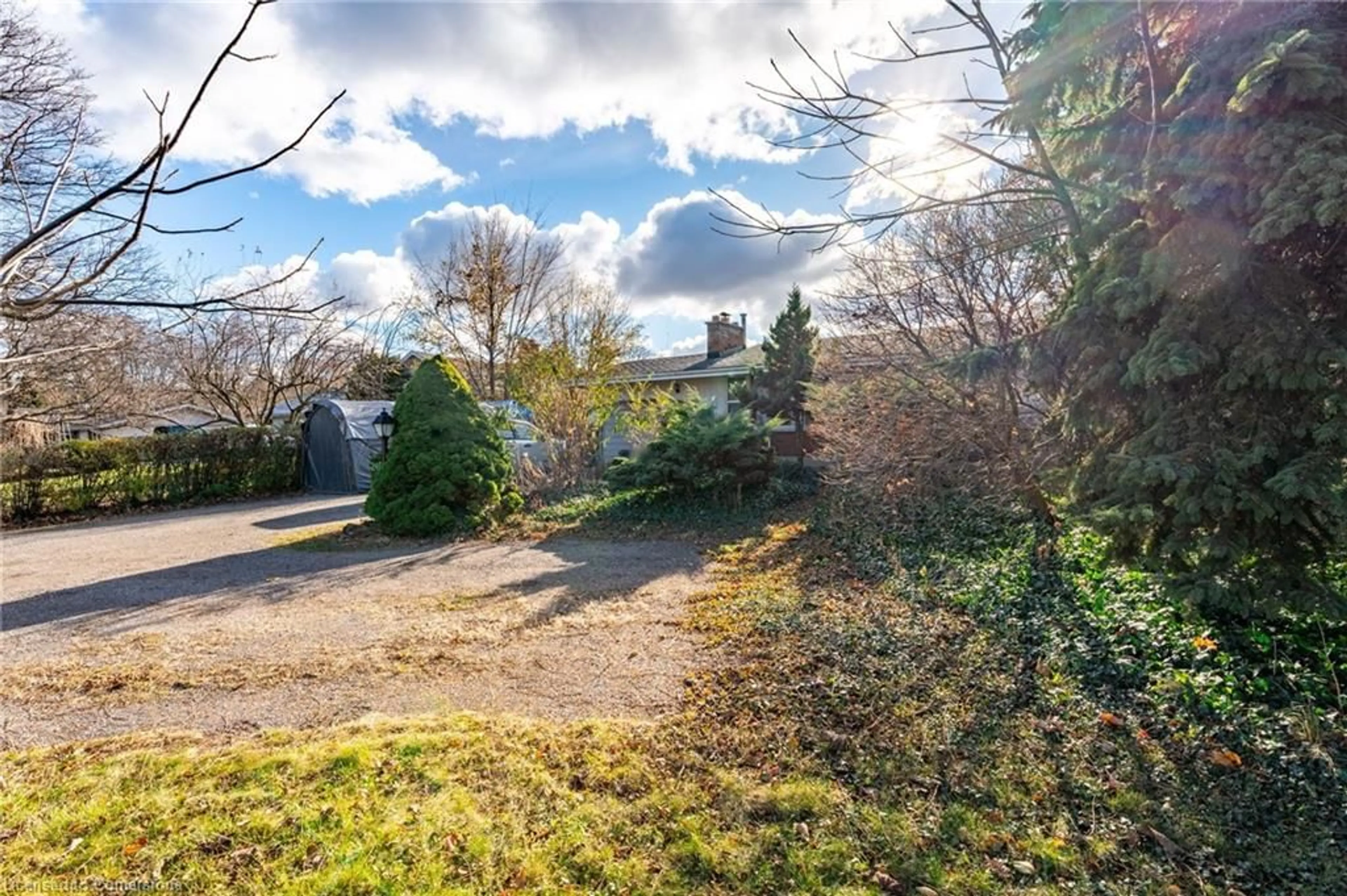 A pic from outside/outdoor area/front of a property/back of a property/a pic from drone, forest/trees view for 246 Main St, Grimsby Ontario L3M 1P6