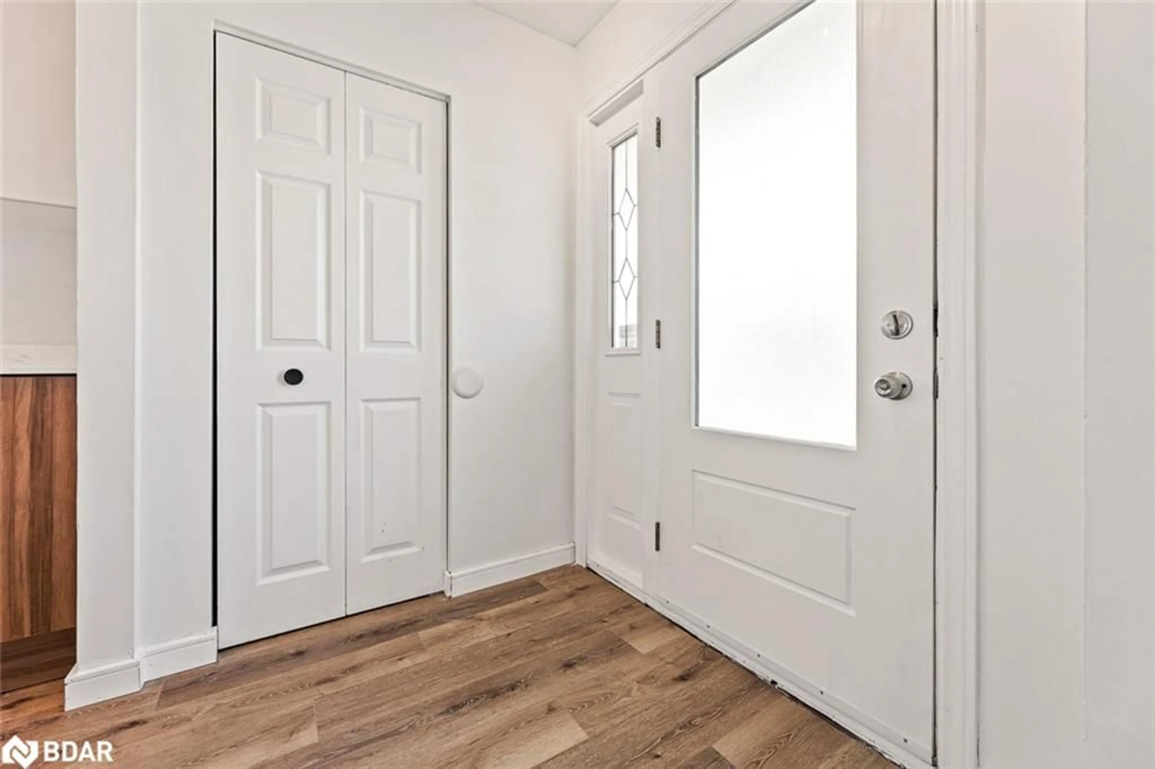 Indoor entryway for 56 Bernick Dr, Barrie Ontario L4M 2V5