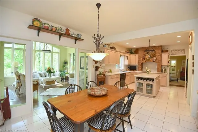 Additional property image - 712 Robson Rd