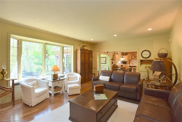 Additional property image - 712 Robson Rd