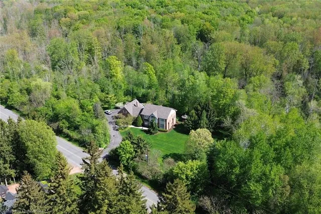 Additional property image - 712 Robson Rd