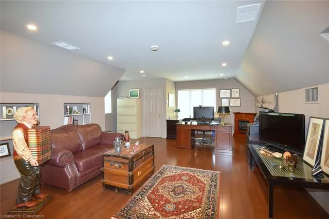 Additional property image - 712 Robson Rd