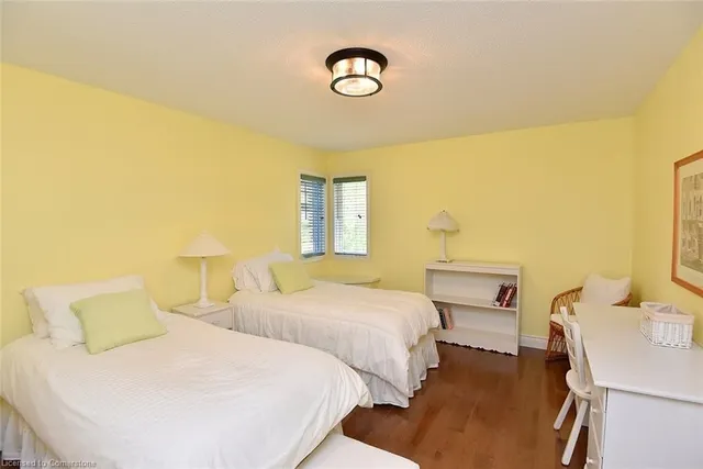 Additional property image - 712 Robson Rd