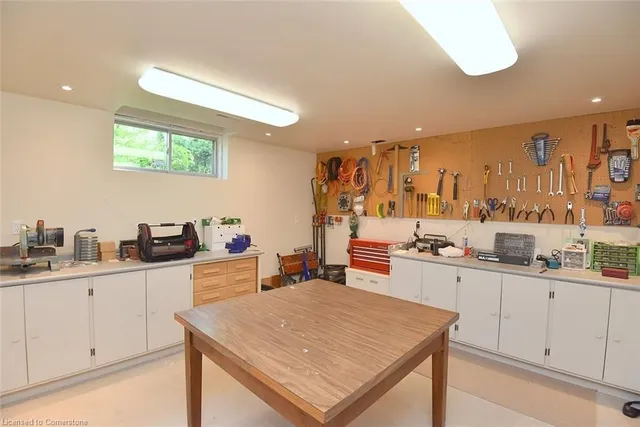Additional property image - 712 Robson Rd