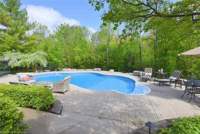 Additional property image - 712 Robson Rd