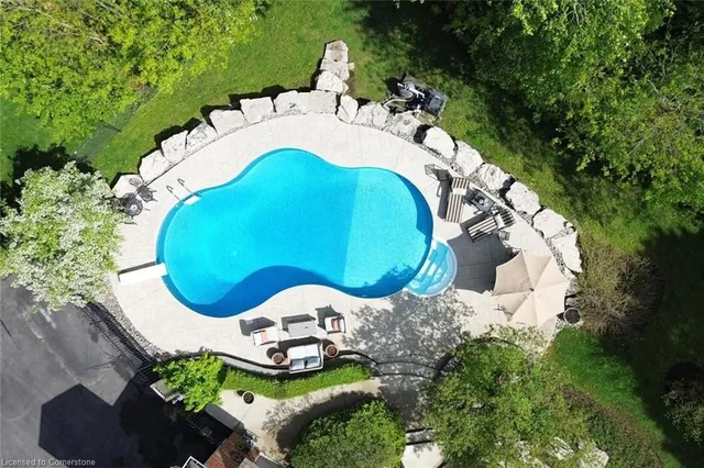 Additional property image - 712 Robson Rd