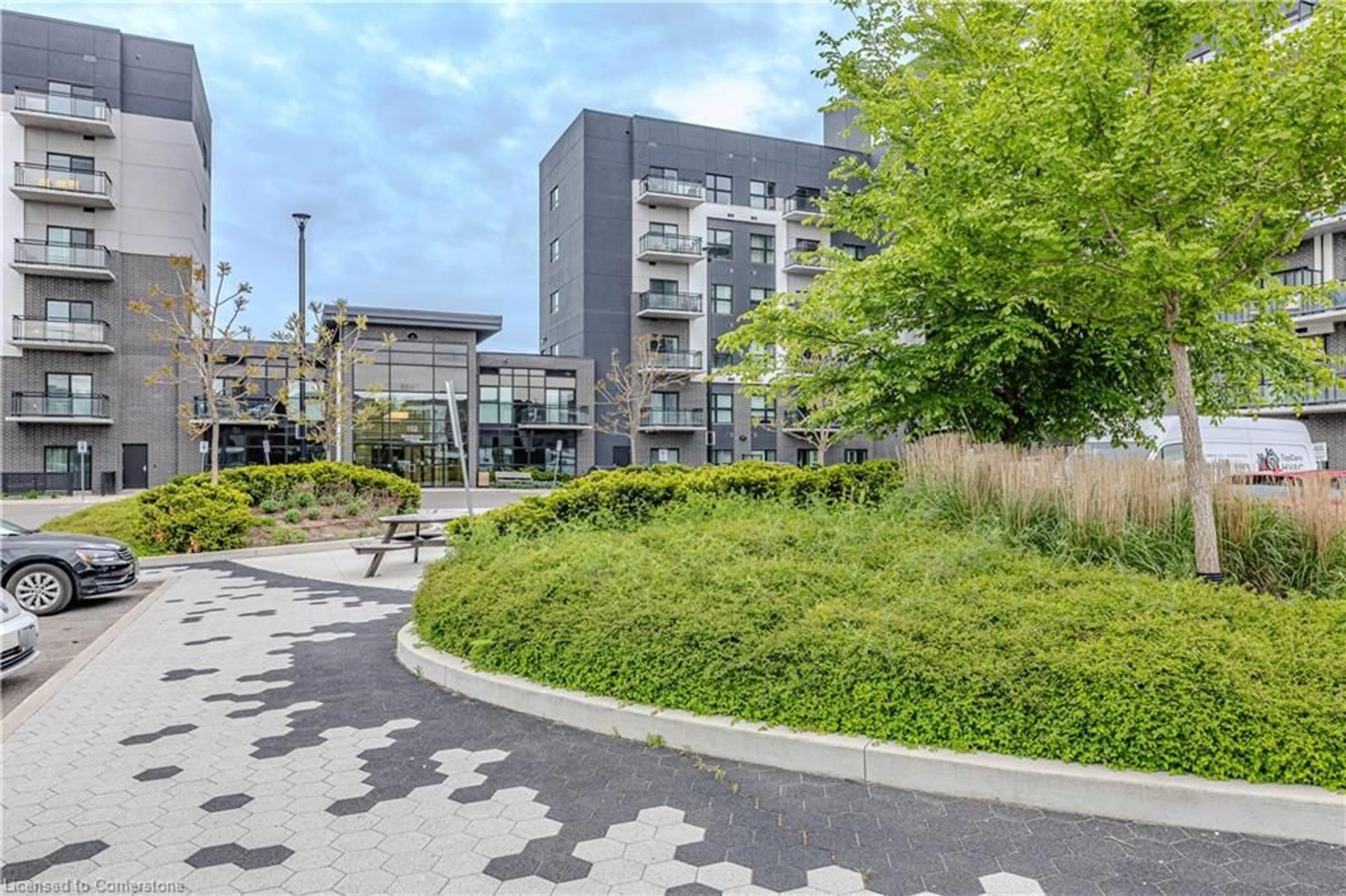 Patio, street for 102 Grovewood Common #121, Oakville Ontario L6H 0X2