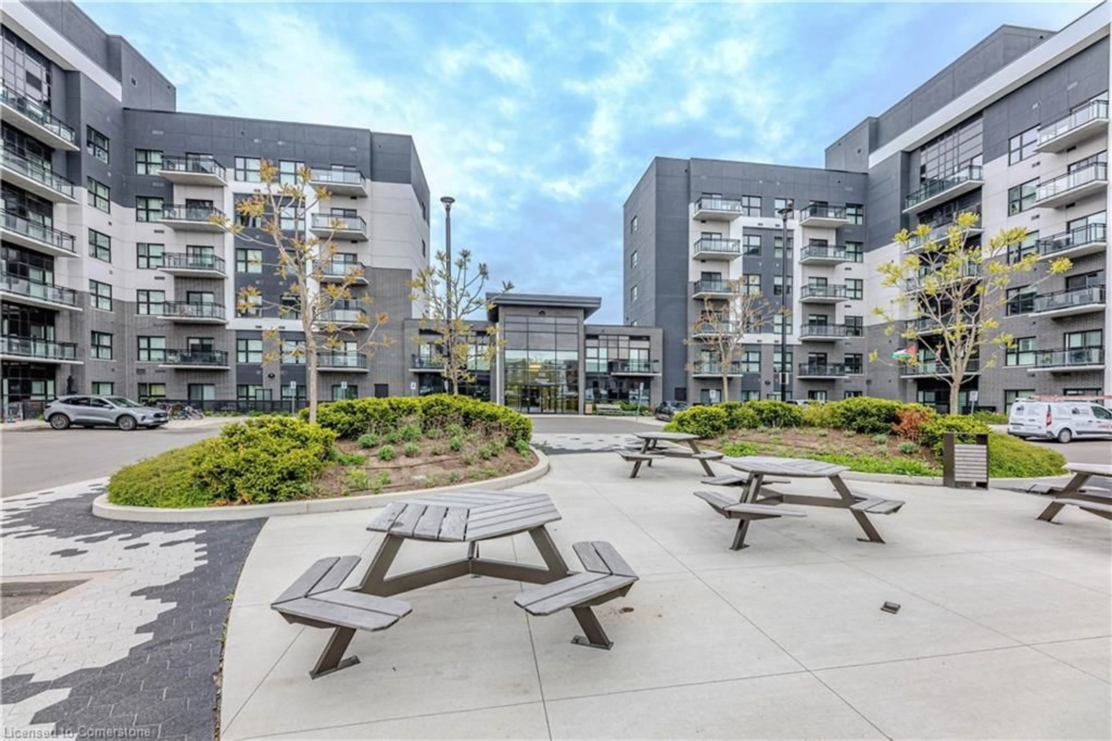 Patio, street for 102 Grovewood Common #121, Oakville Ontario L6H 0X2