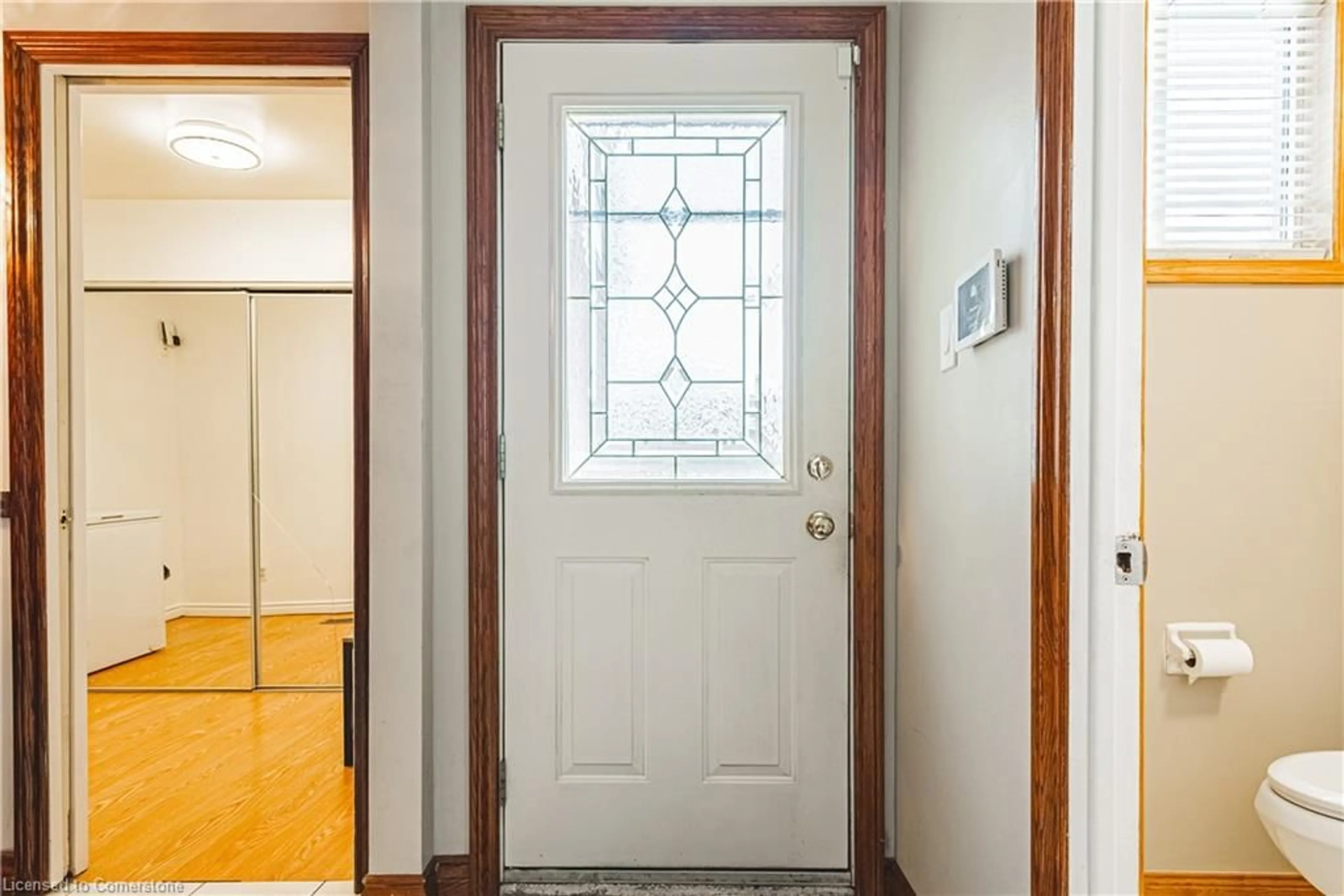 Indoor entryway for 100 Quigley Rd #41, Hamilton Ontario L8K 6J1
