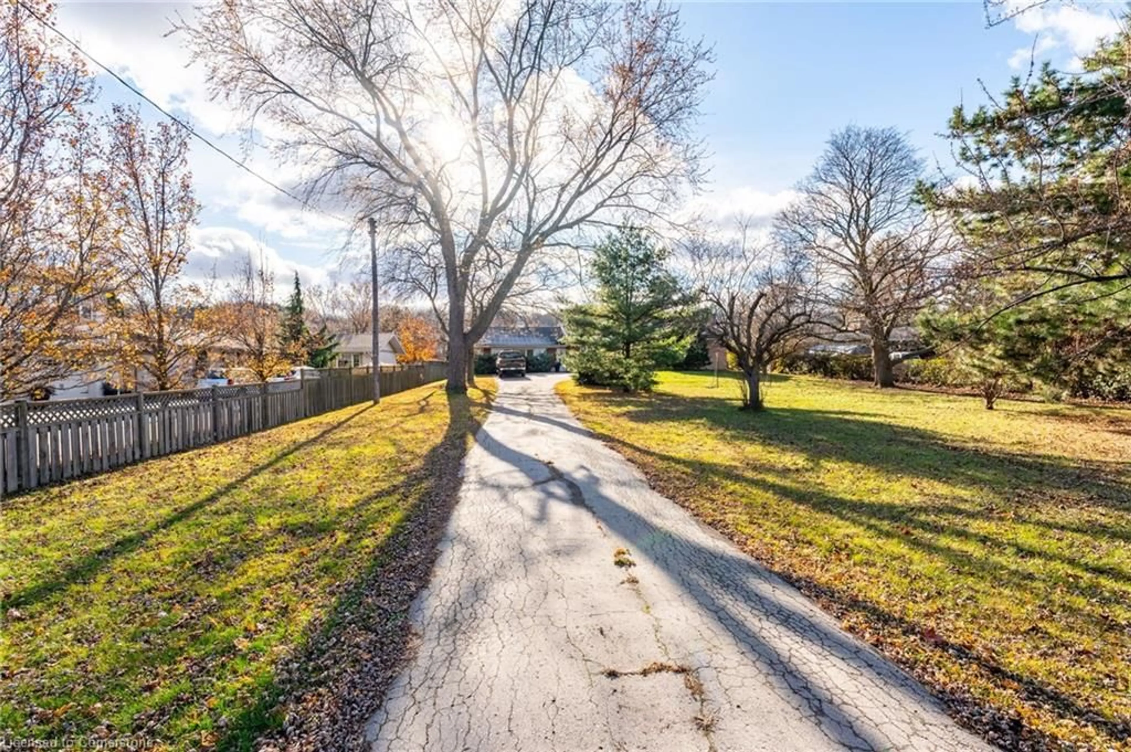A pic from outside/outdoor area/front of a property/back of a property/a pic from drone, street for 248 Main St, Grimsby Ontario L3M 5P8