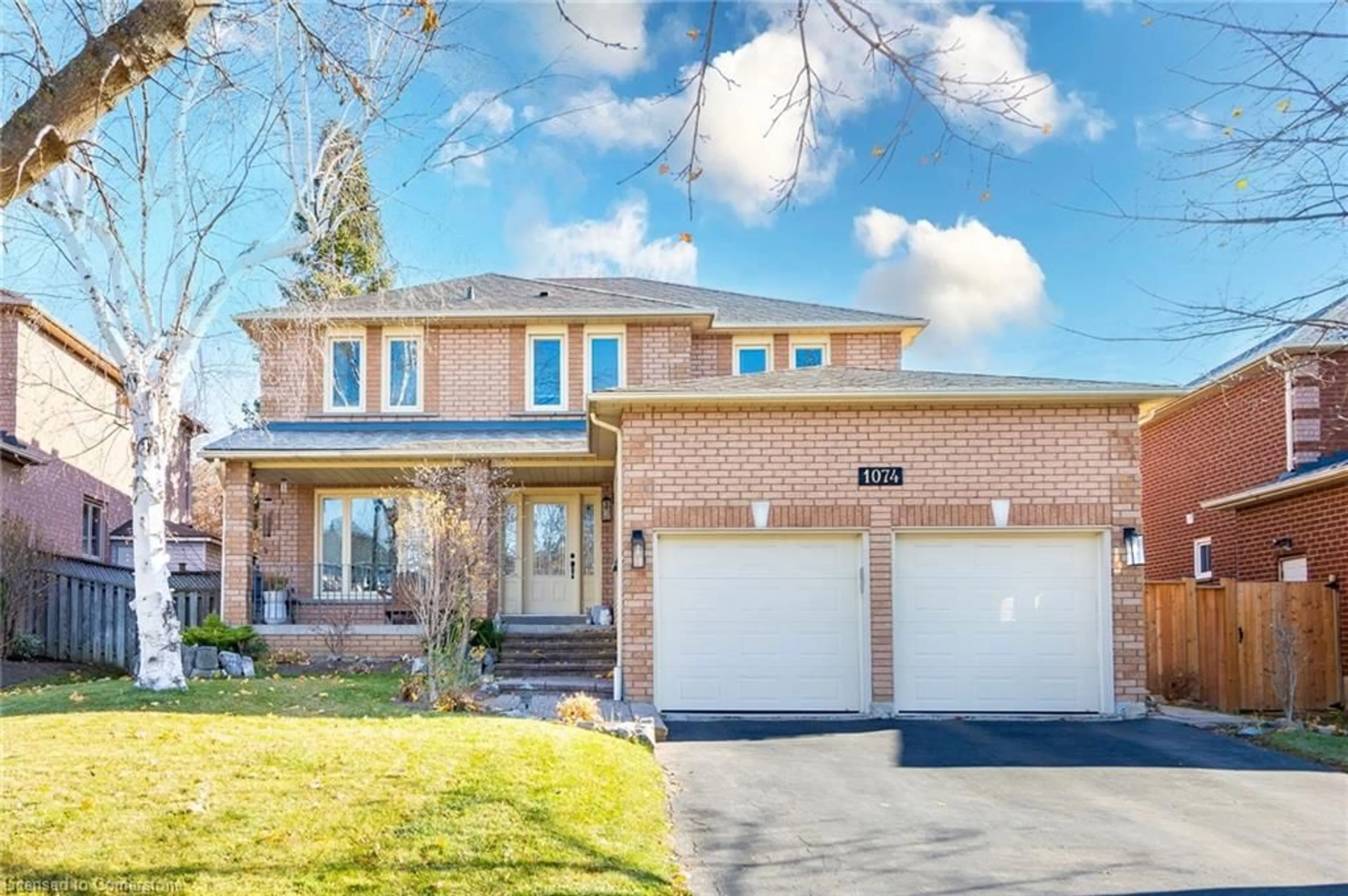 Home with brick exterior material, street for 1074 Bradbury Chase, Mississauga Ontario L5V 1J7
