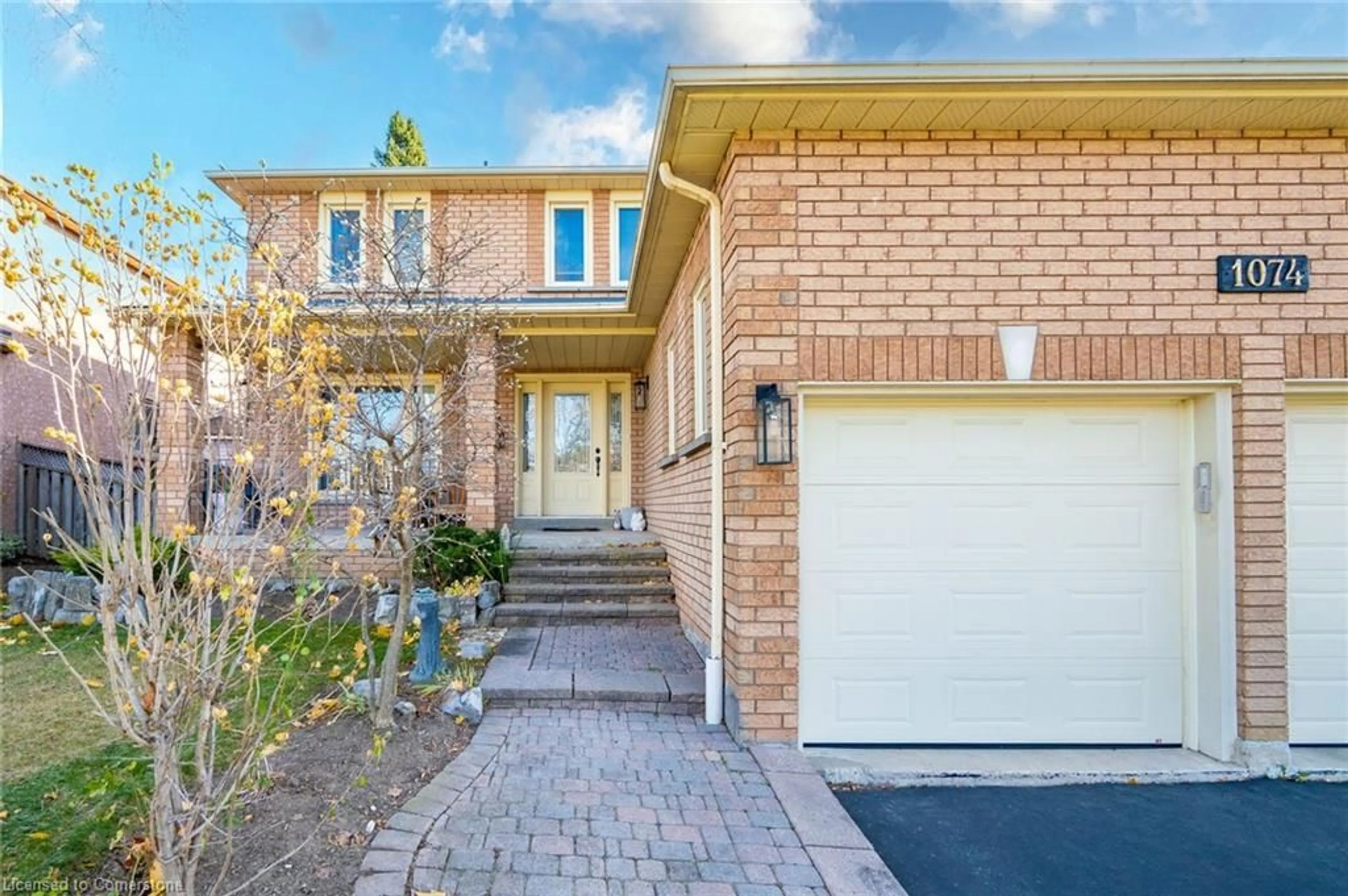Home with brick exterior material, street for 1074 Bradbury Chase, Mississauga Ontario L5V 1J7