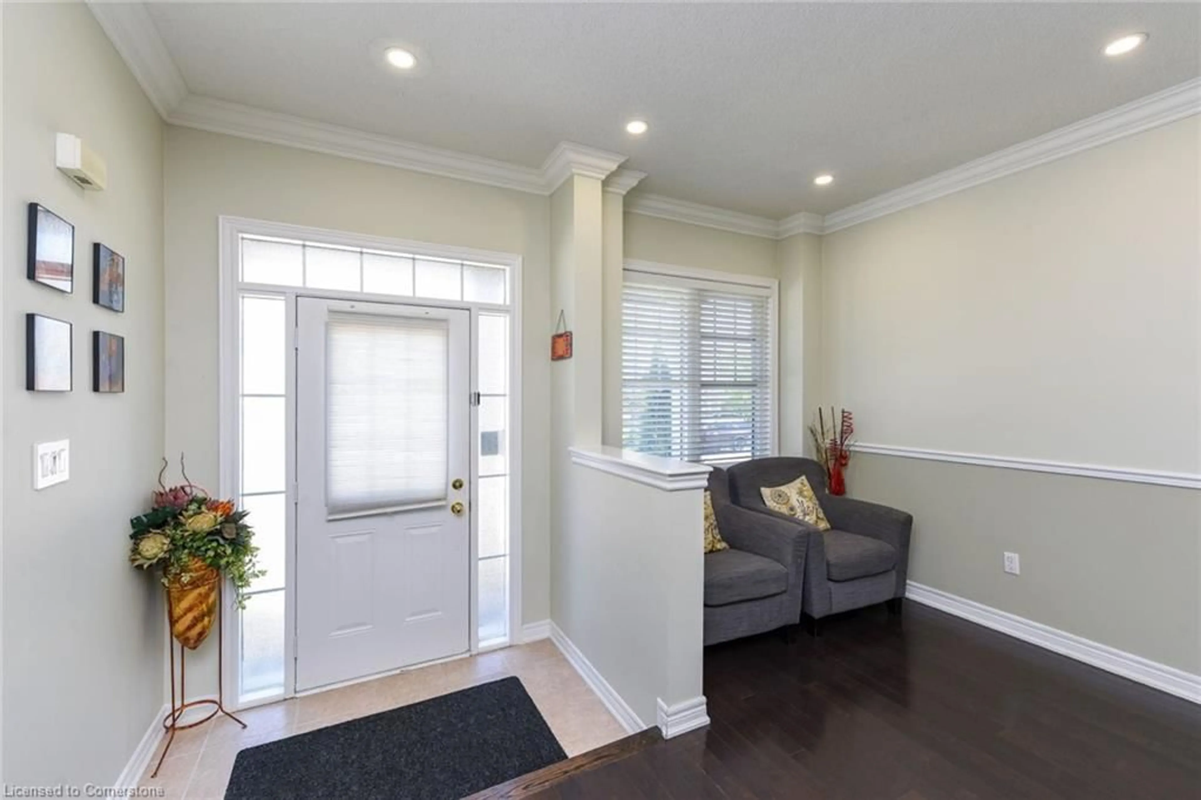 Indoor entryway for 304 Dalgleish Garden, Milton Ontario L9T 6Z7