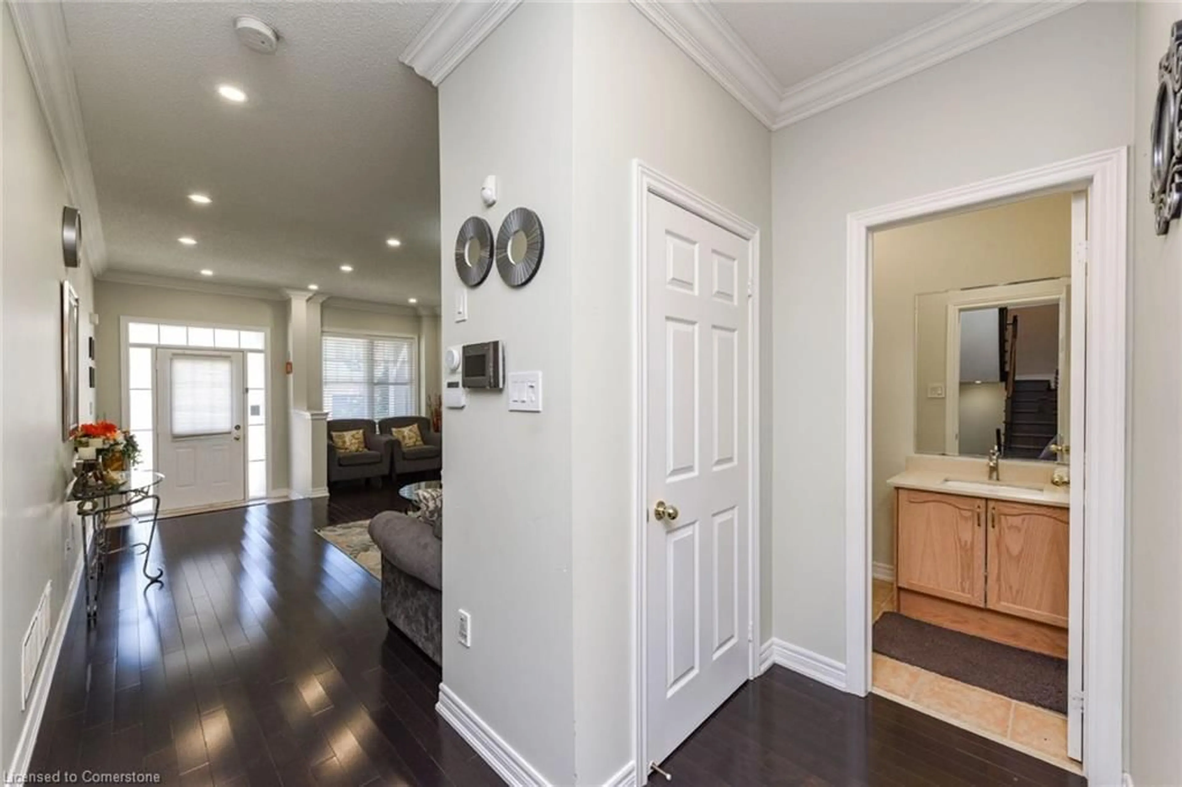 Indoor entryway for 304 Dalgleish Garden, Milton Ontario L9T 6Z7