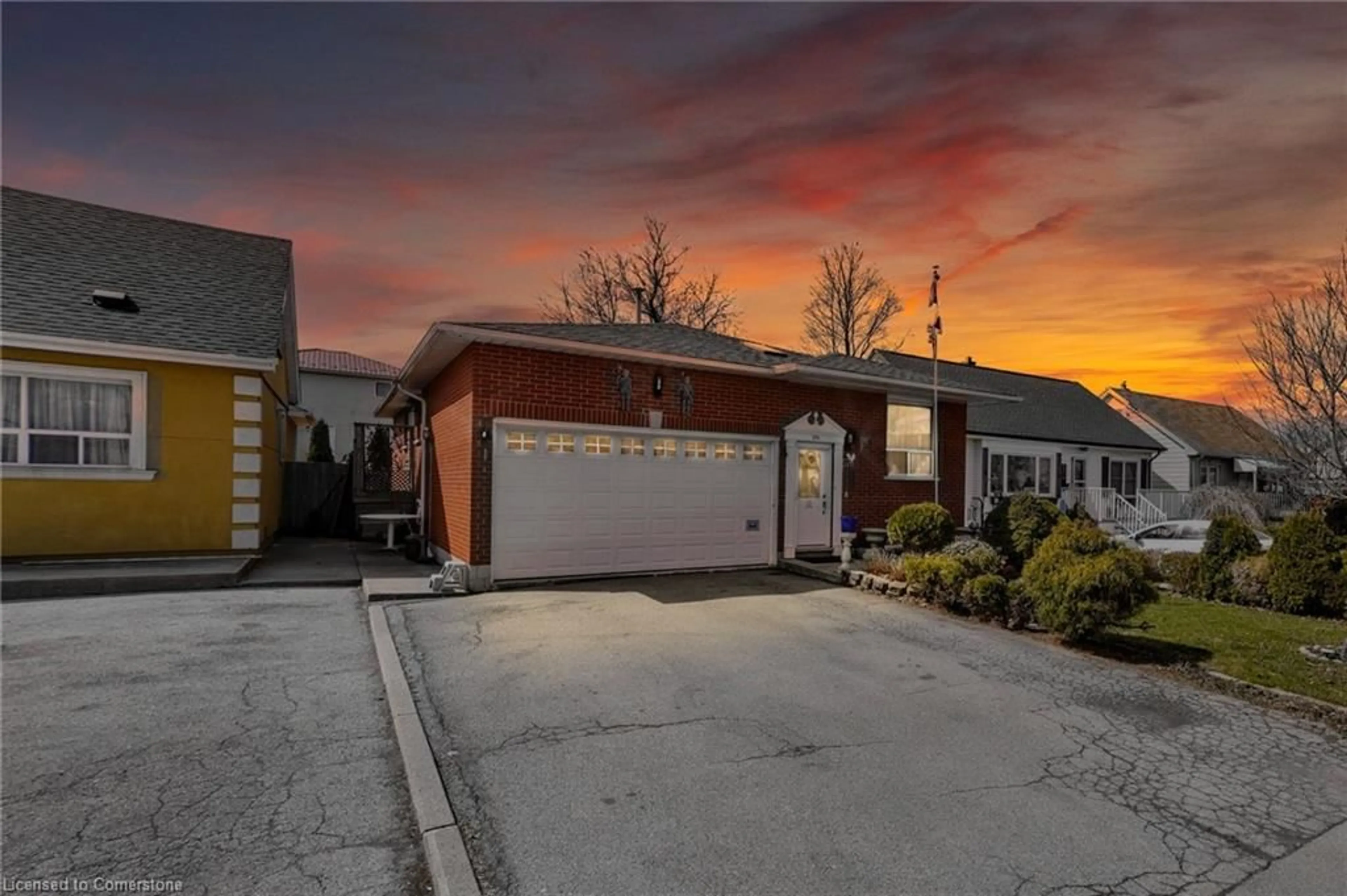 Indoor garage for 576 Stone Church Rd, Hamilton Ontario L8W 1A6