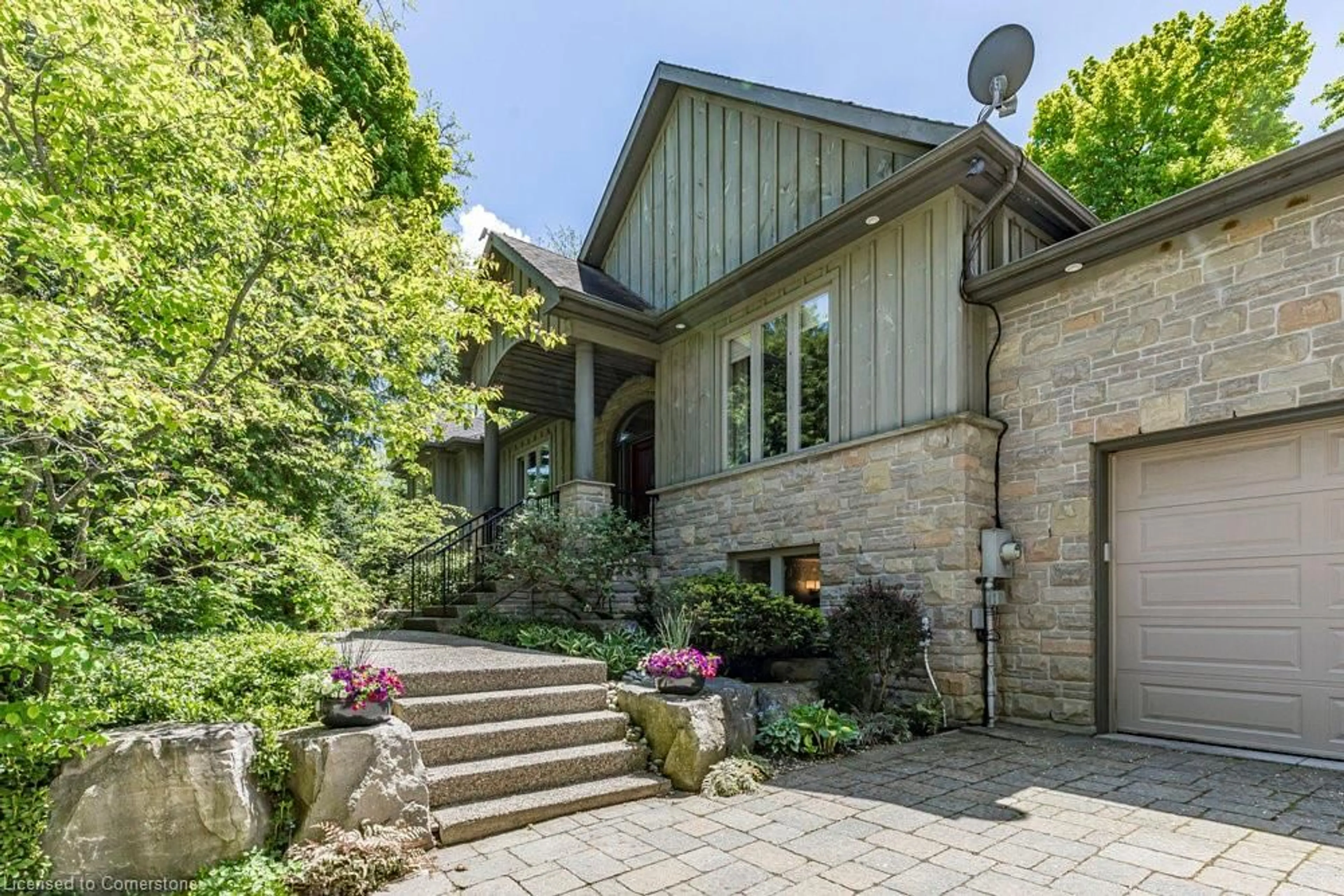 Home with brick exterior material, street for 32 Brookside Ave, Ancaster Ontario L9G 2X5