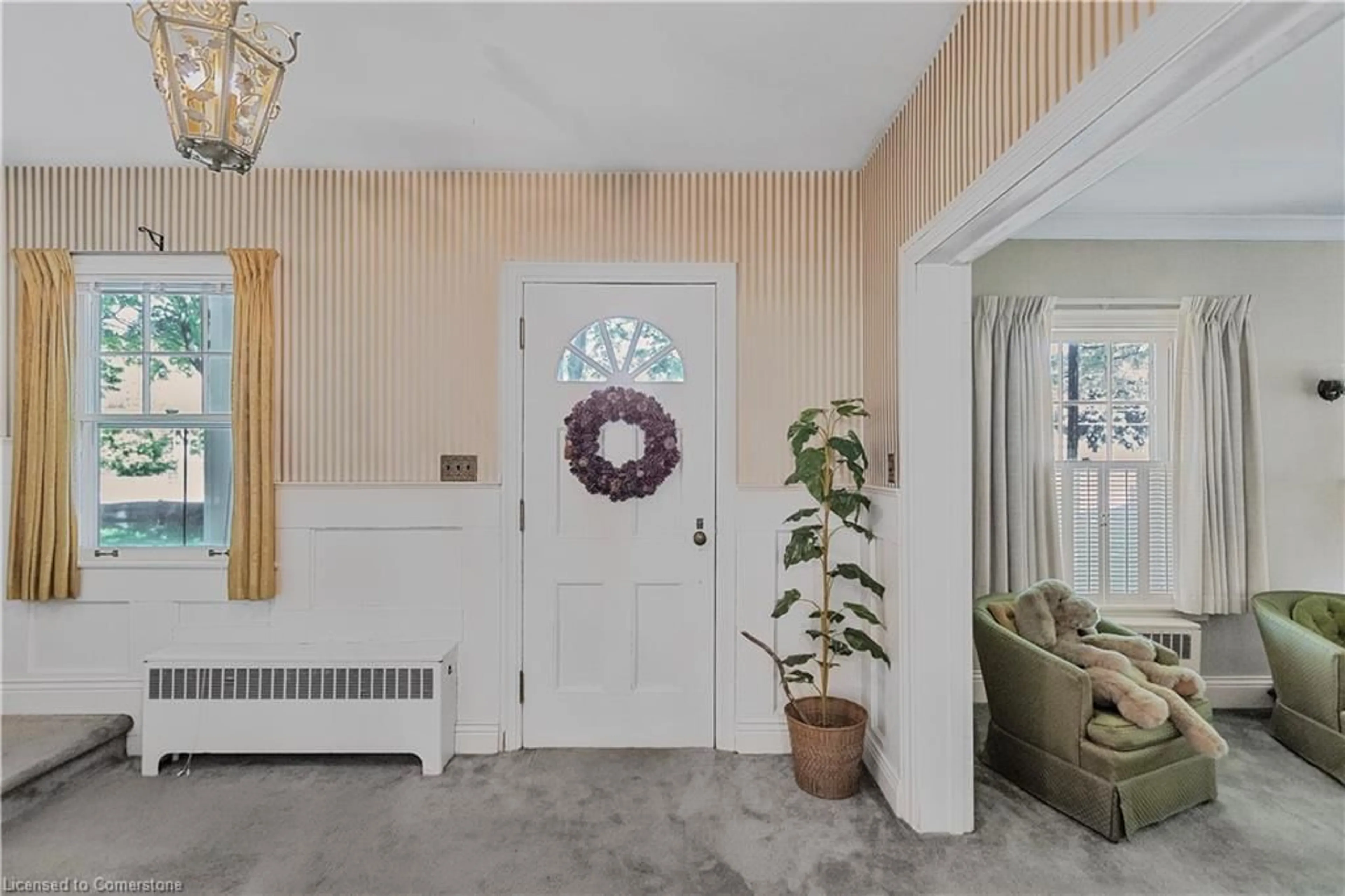 Indoor entryway for 48 Garner Rd W Rd, Ancaster Ontario L9G 3K9