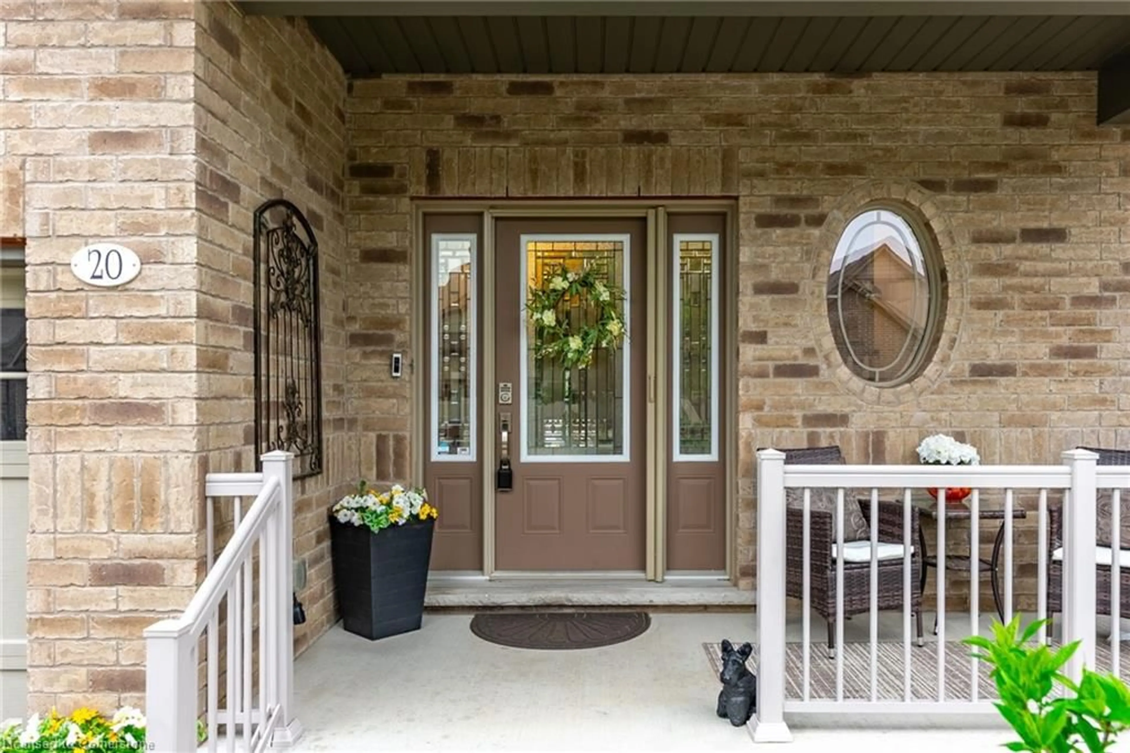Indoor entryway for 20 Chestnut Dr, Rockwood Ontario N0B 2K0