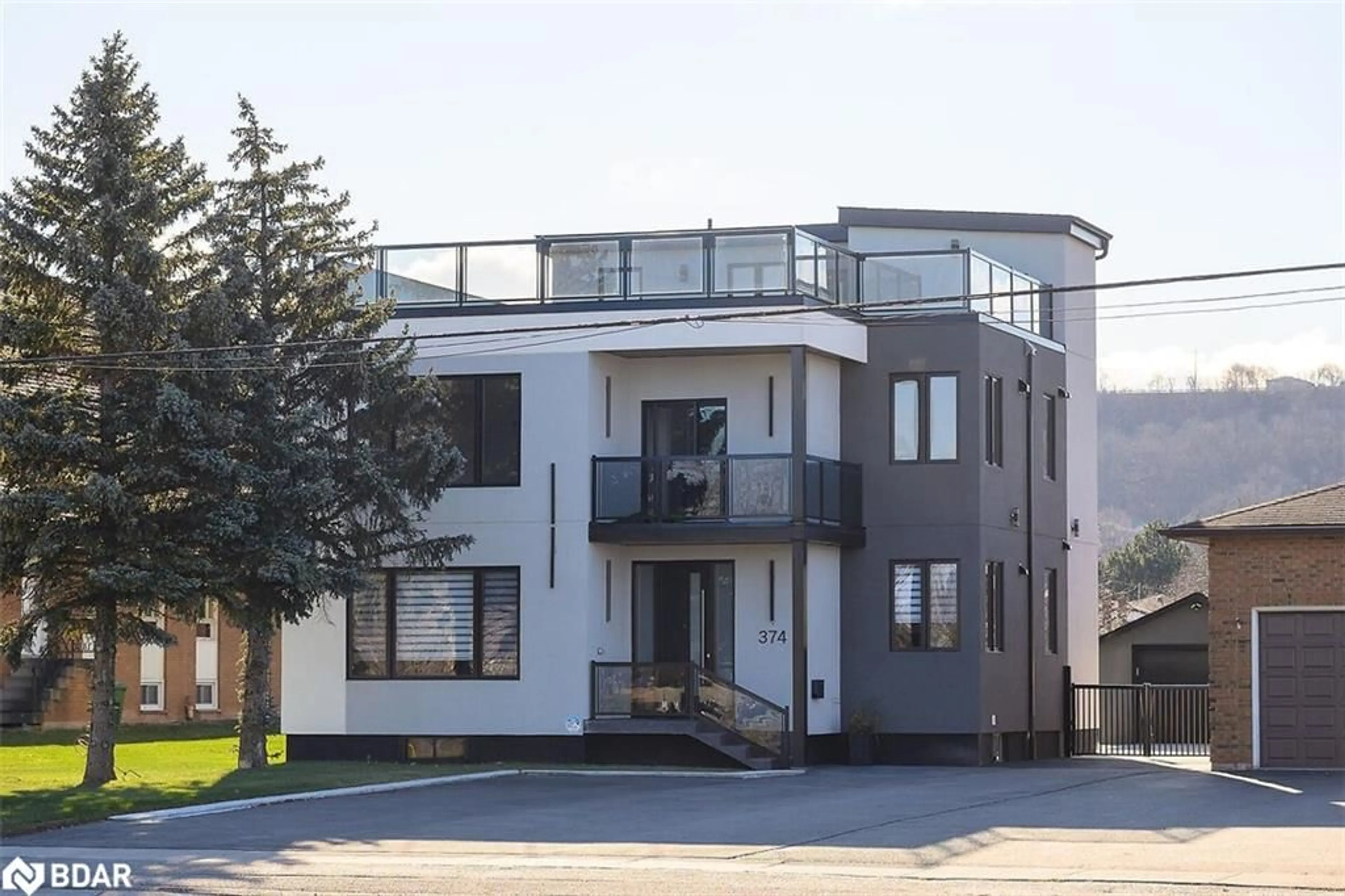 Unknown for 374 Highway 8, Hamilton Ontario L8G 1E8