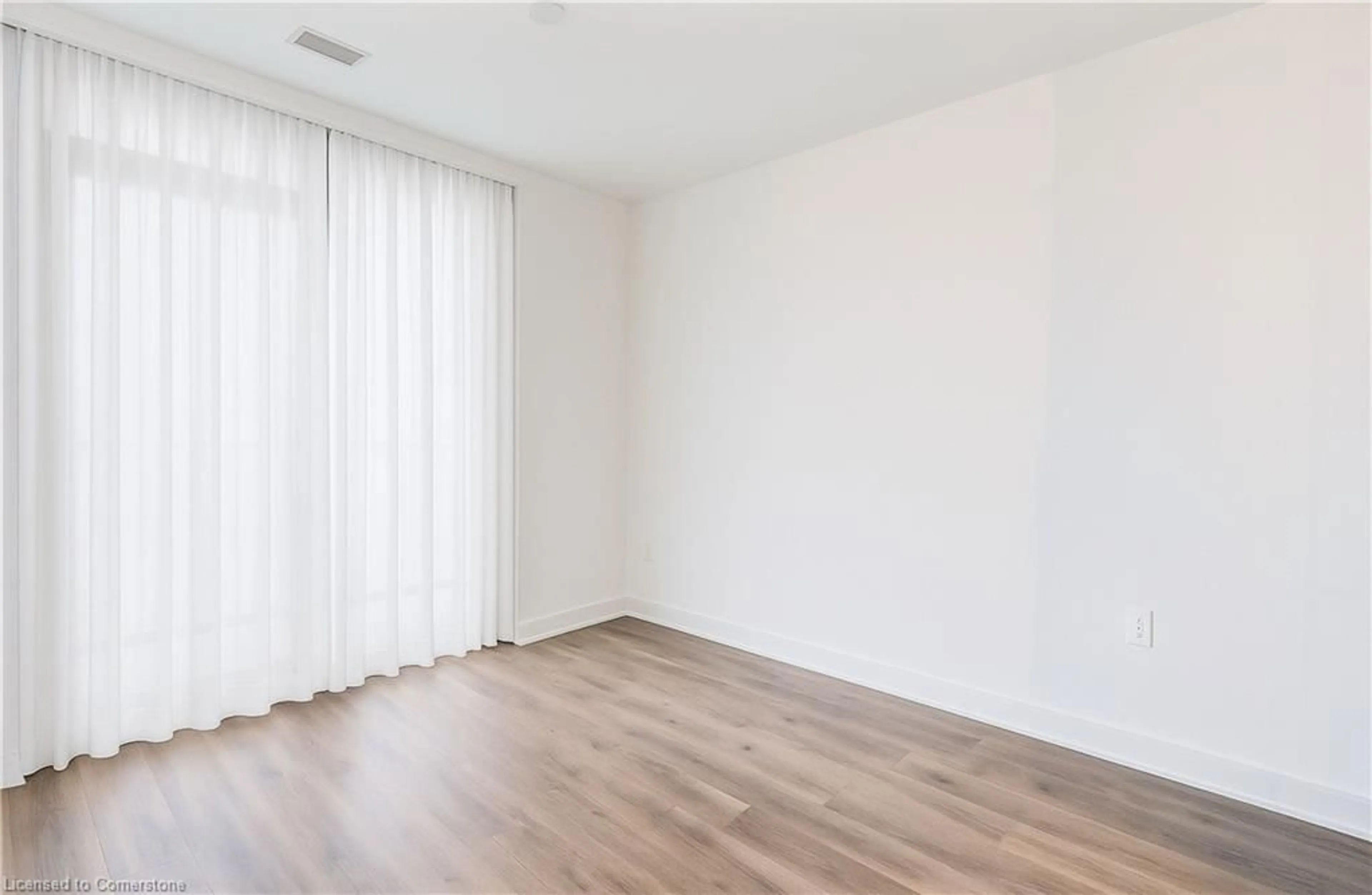 A pic of a room for 86 Dundas St #718, Mississauga Ontario L5A 0B1