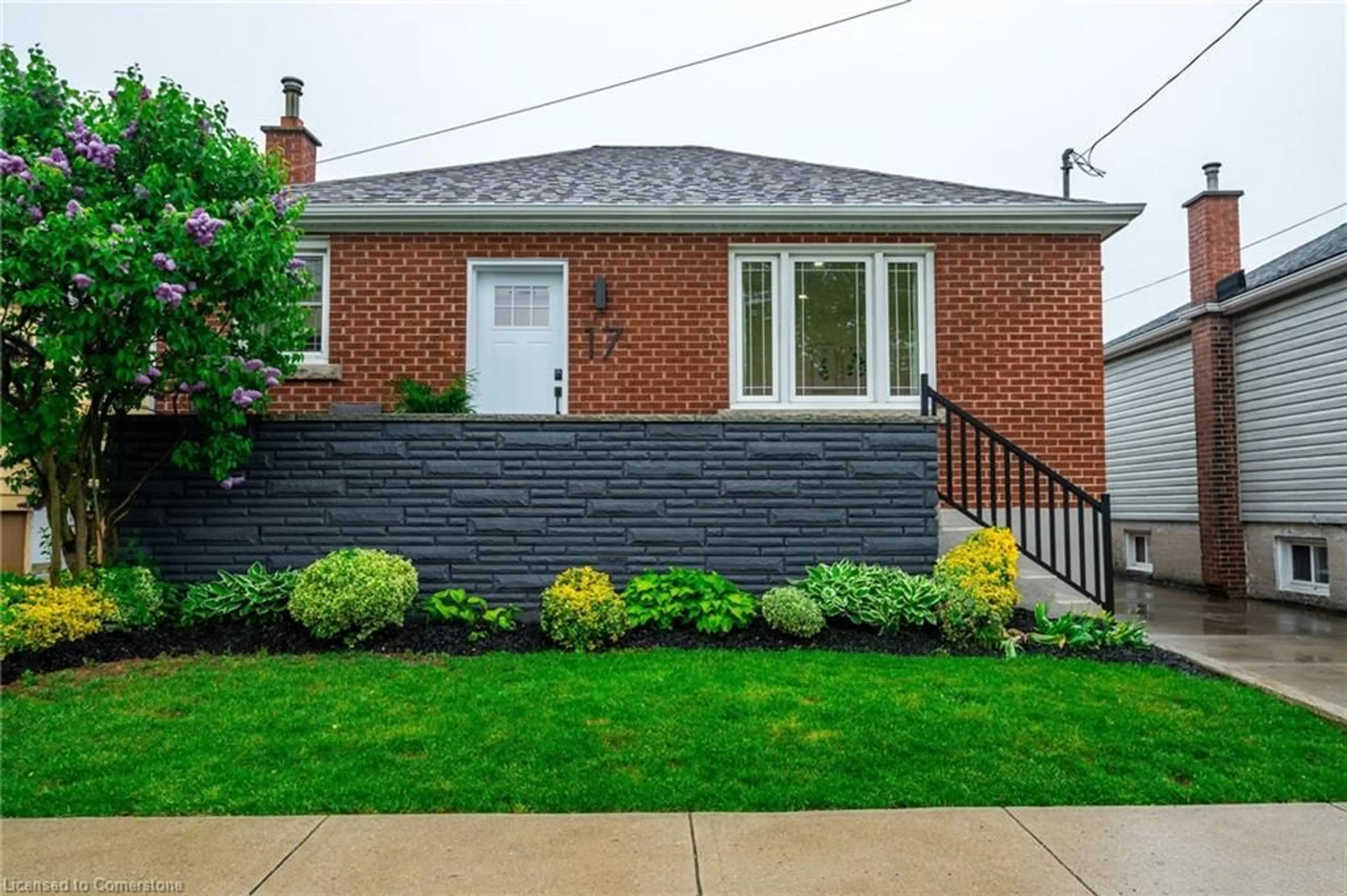 Home with brick exterior material, street for 17 East 11th St, Hamilton Ontario L9A 3T1