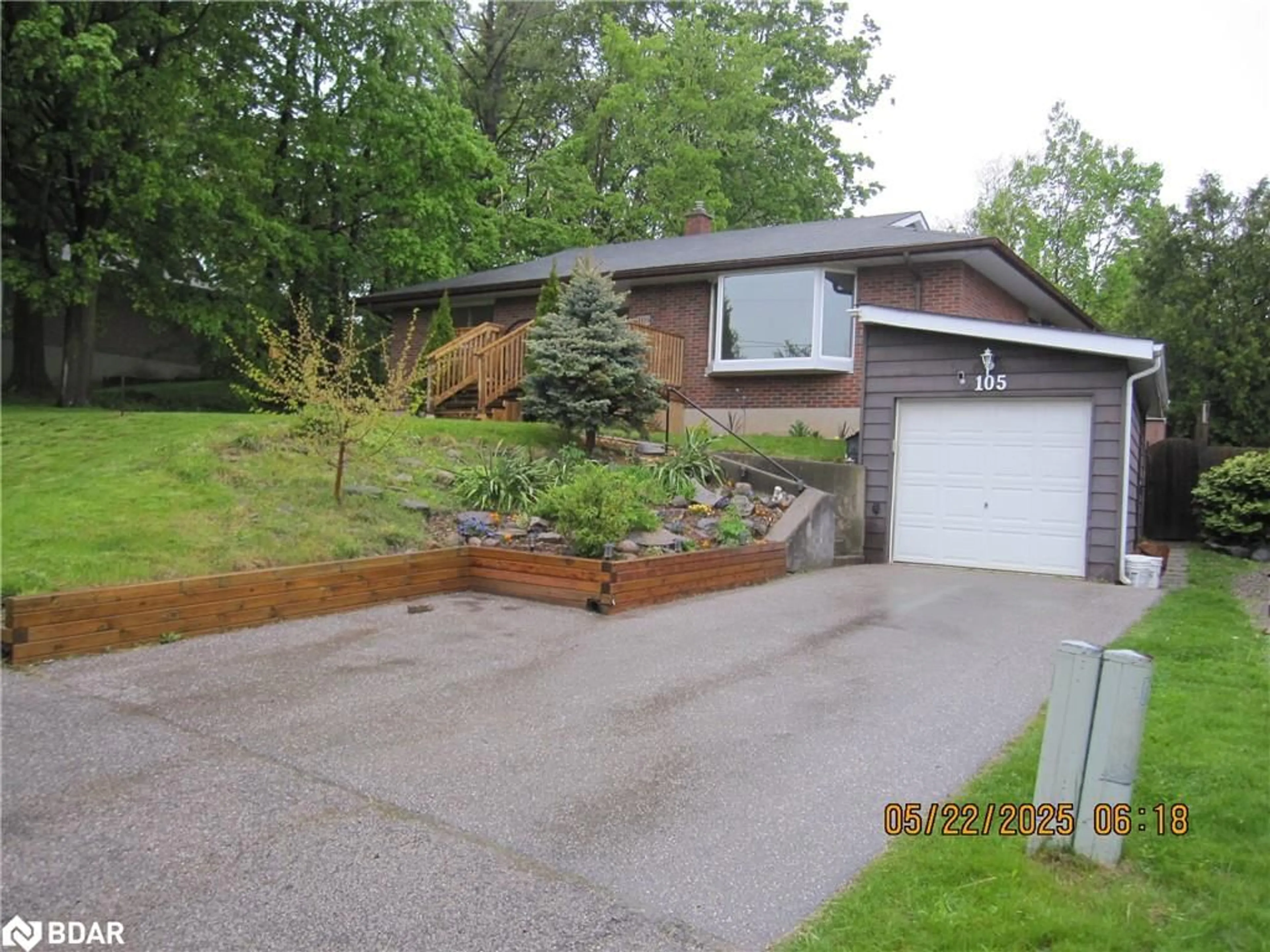 Unknown for 105 Eccles St, Barrie Ontario L4N 1Y6