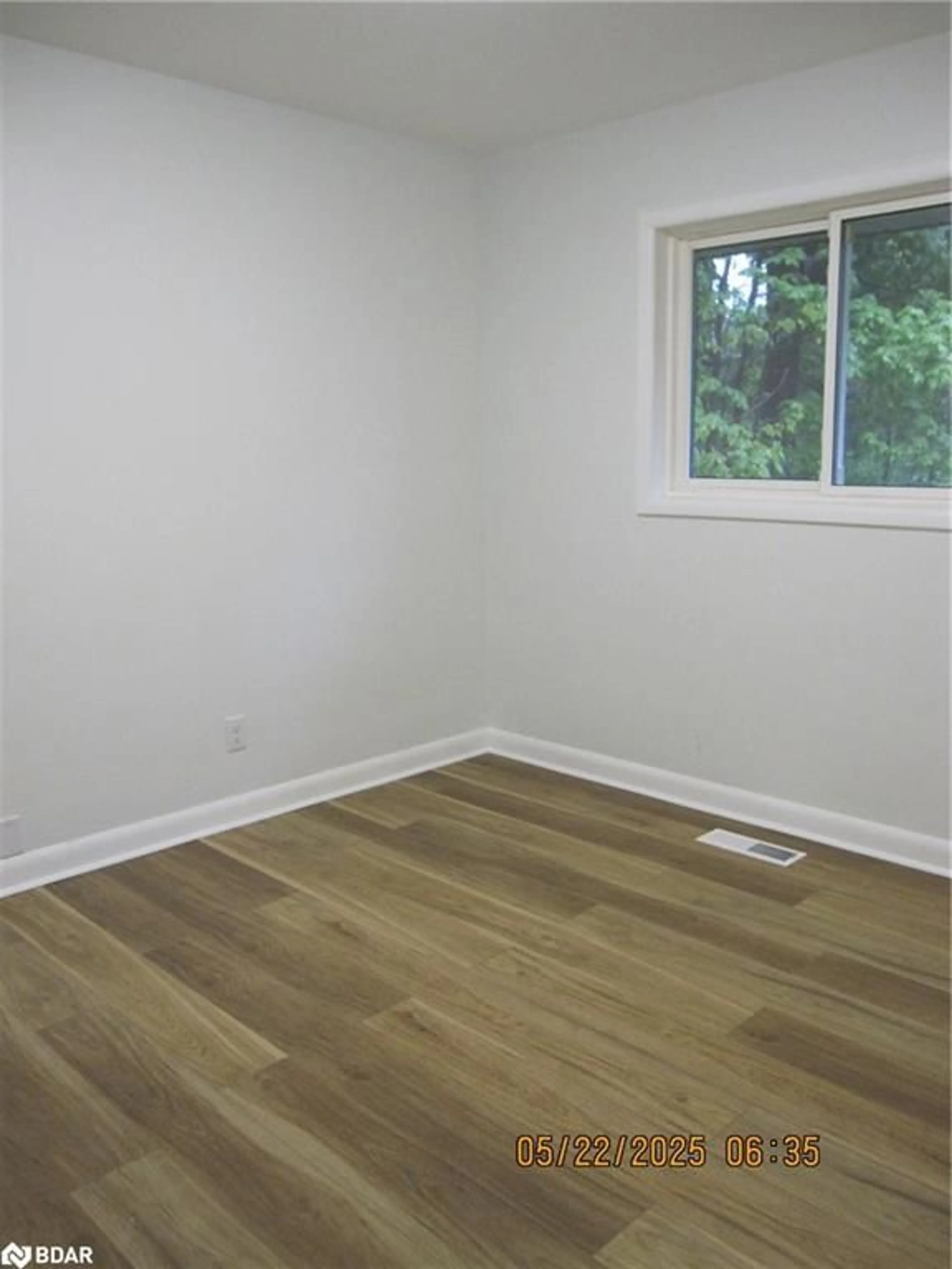 A pic of a room for 105 Eccles St, Barrie Ontario L4N 1Y6