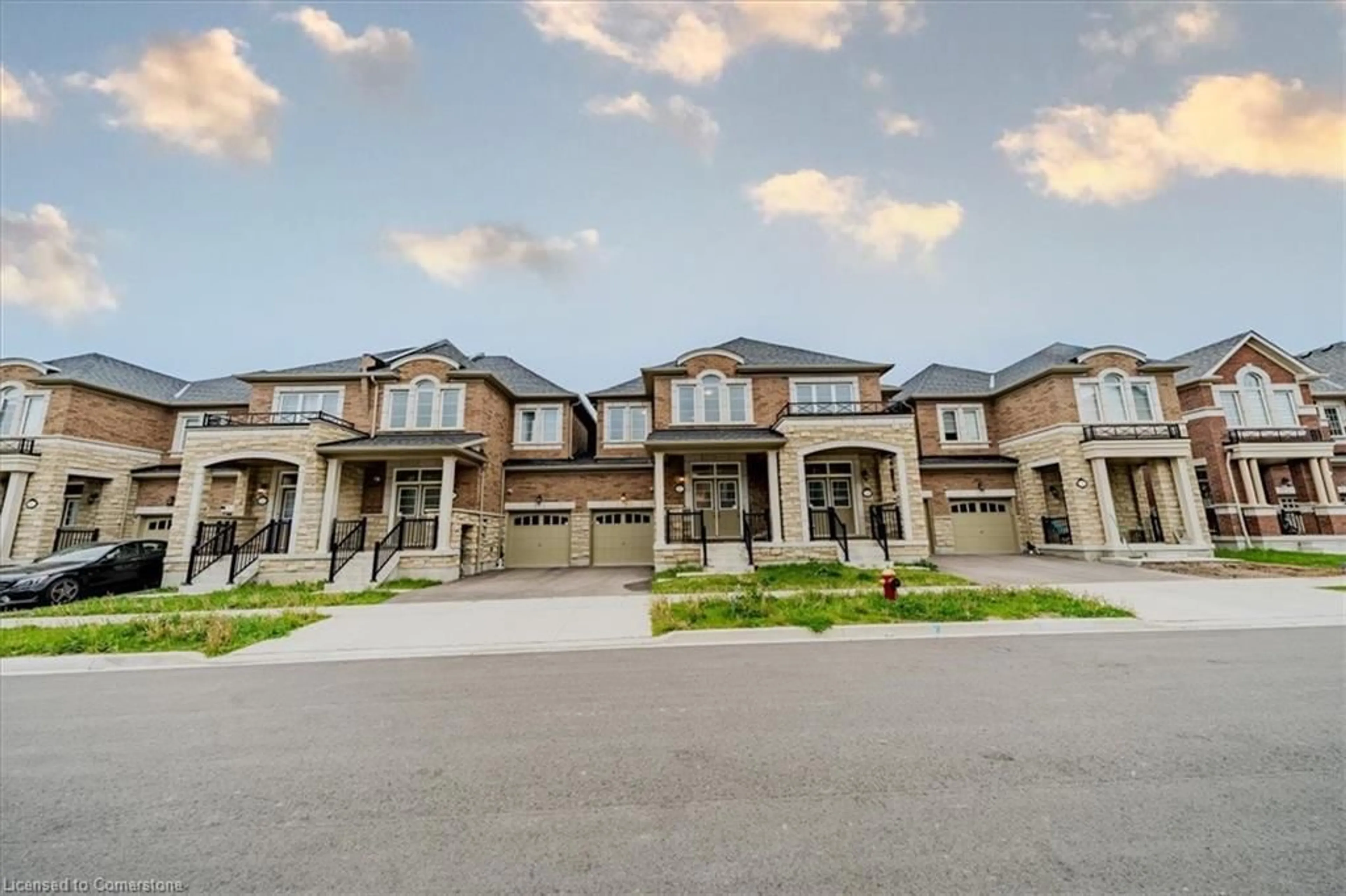 A pic from outside/outdoor area/front of a property/back of a property/a pic from drone, street for 127 Marigold Gdns, Oakville Ontario L6H 0Y1