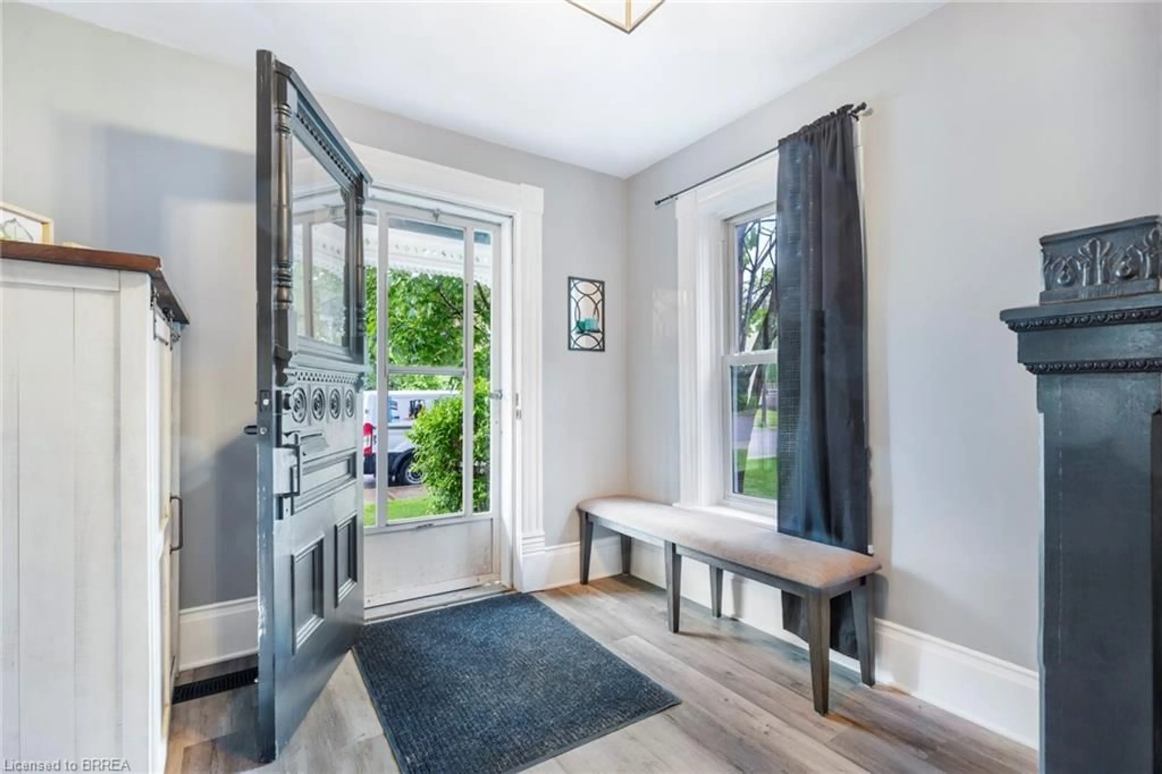 Indoor entryway for 119 Frances St, Ingersoll Ontario N5C 2H2