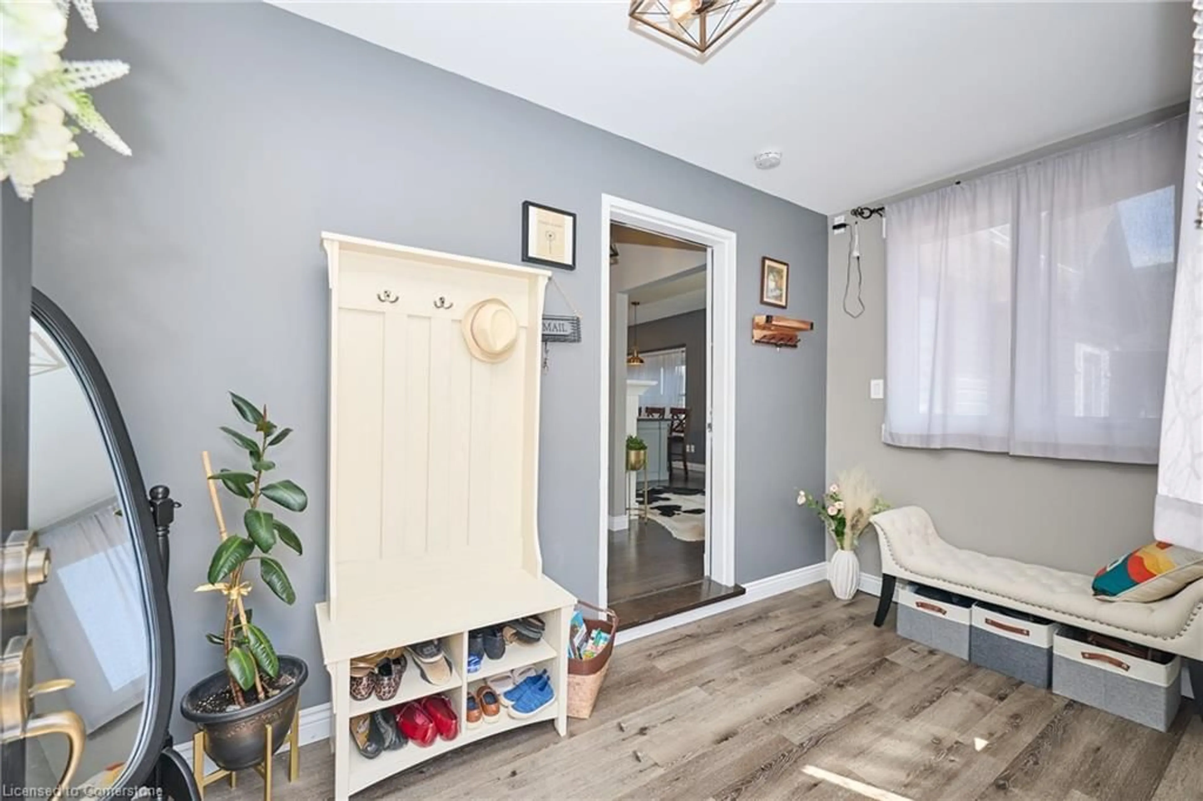 Indoor entryway for 47 Lowell Ave, St. Catharines Ontario L2R 2C9