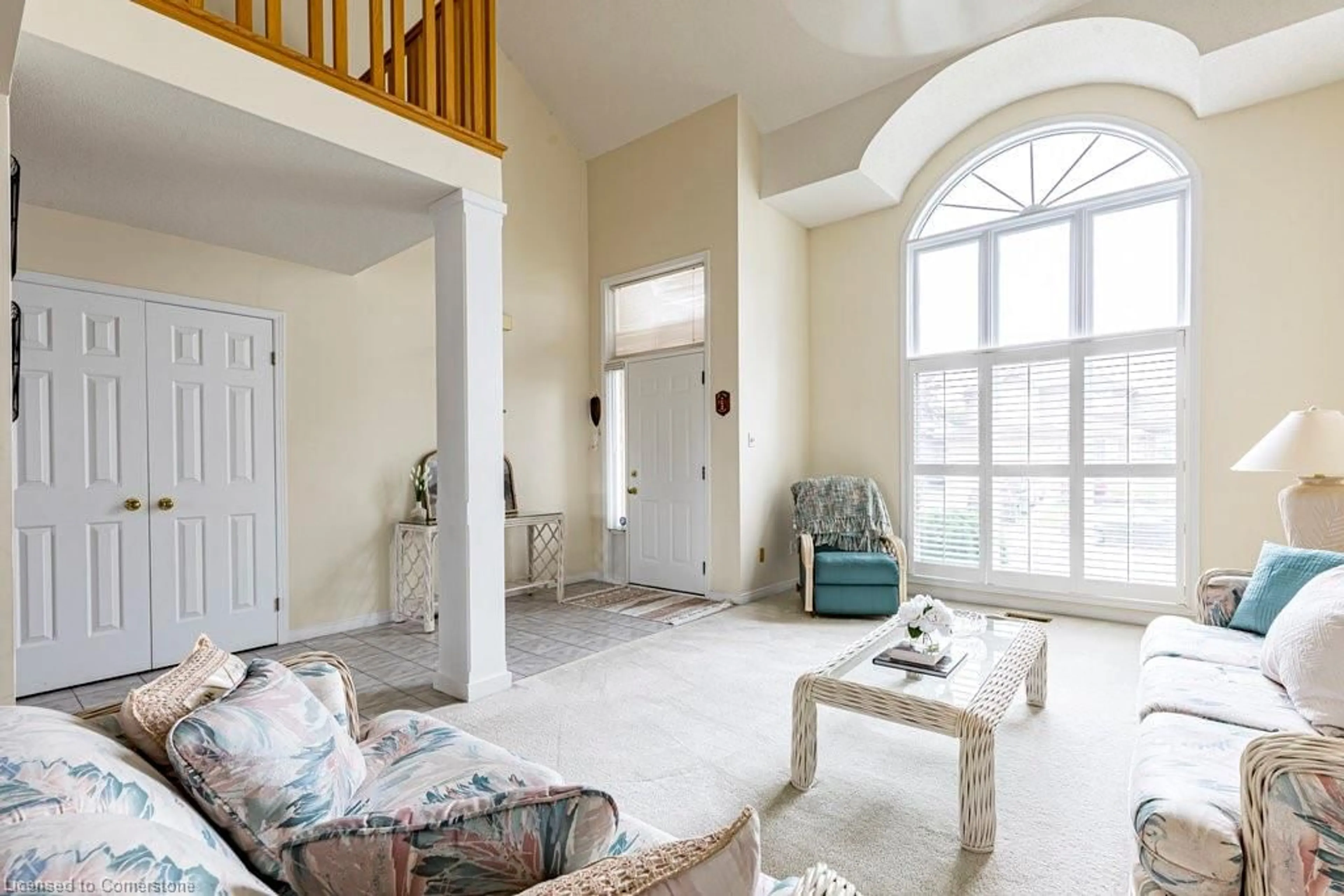 Indoor foyer for 2 Katie Crt, Hamilton Ontario L9B 2K9