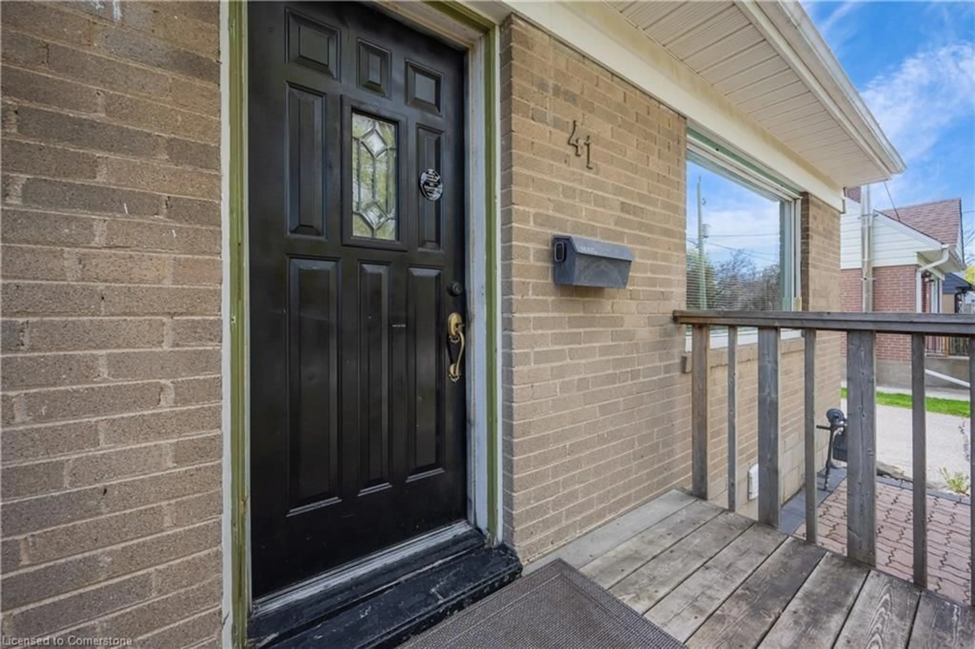 Indoor entryway for 41 Mccaul St, Brampton Ontario L6V 1J1