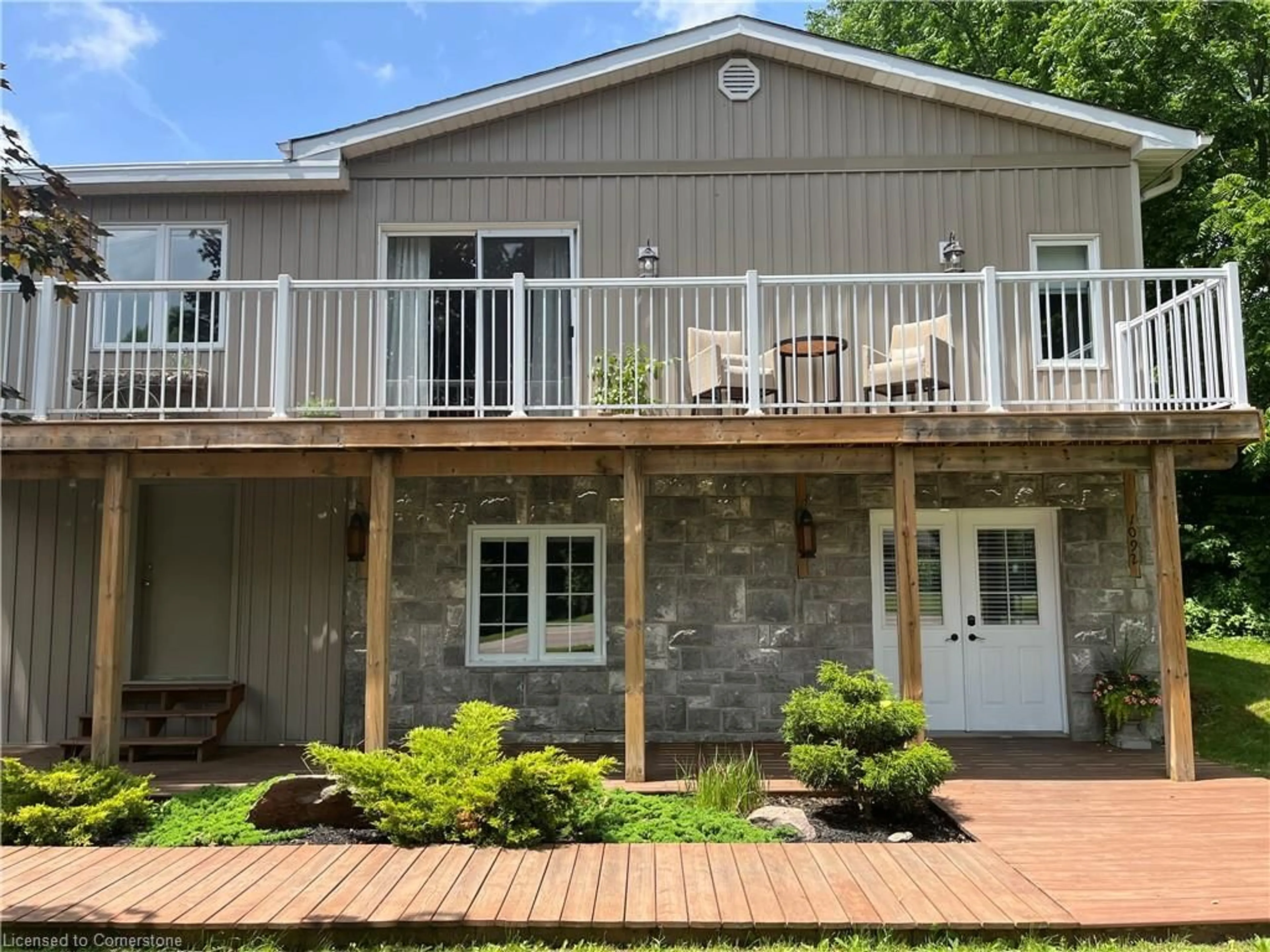 Home with vinyl exterior material, unknown for 1092 Queen St, New Dundee Ontario N0B 2E0