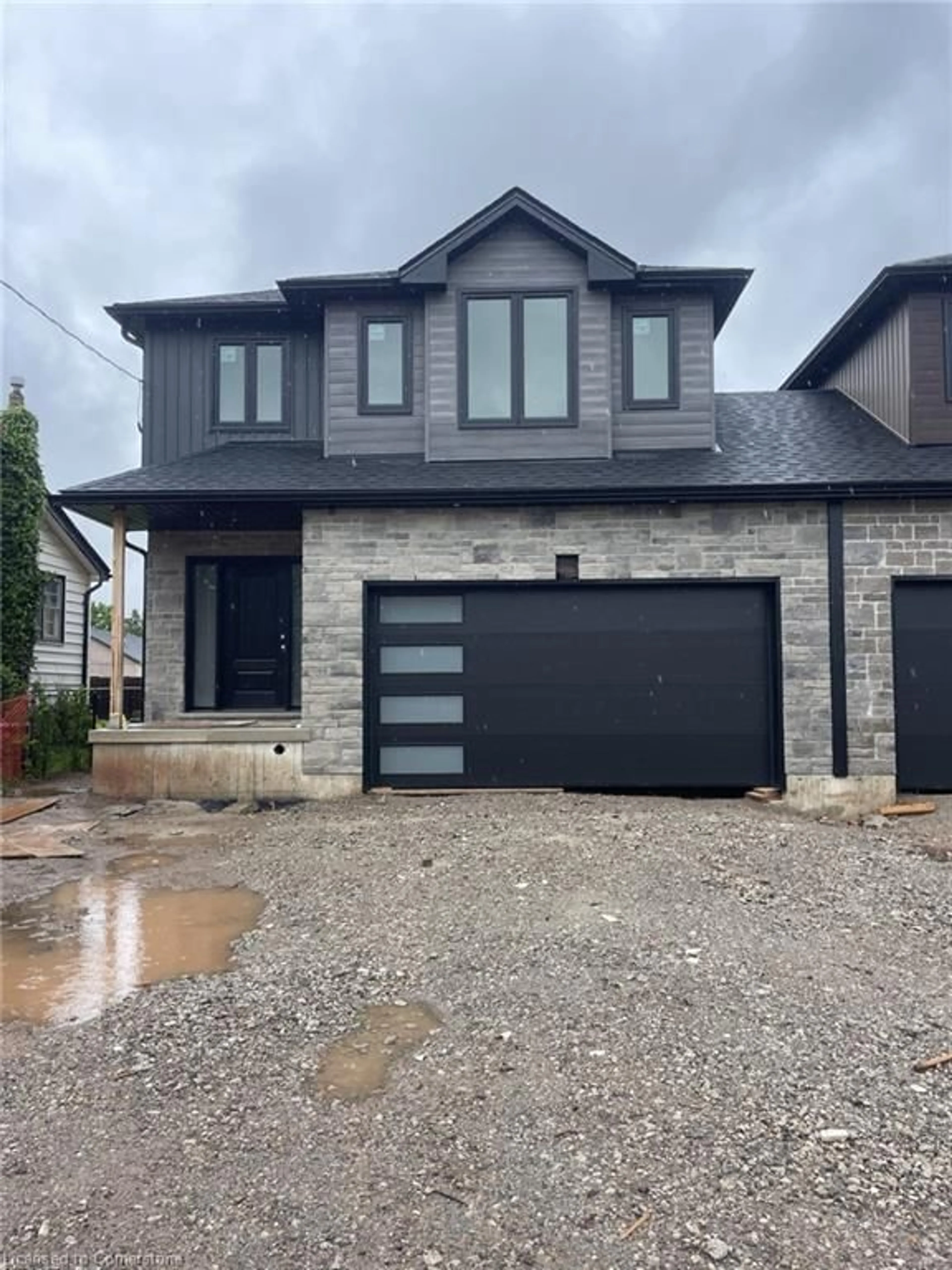 Home with brick exterior material, street for 39 Norwich Rd, Stoney Creek Ontario L8E 1Z7