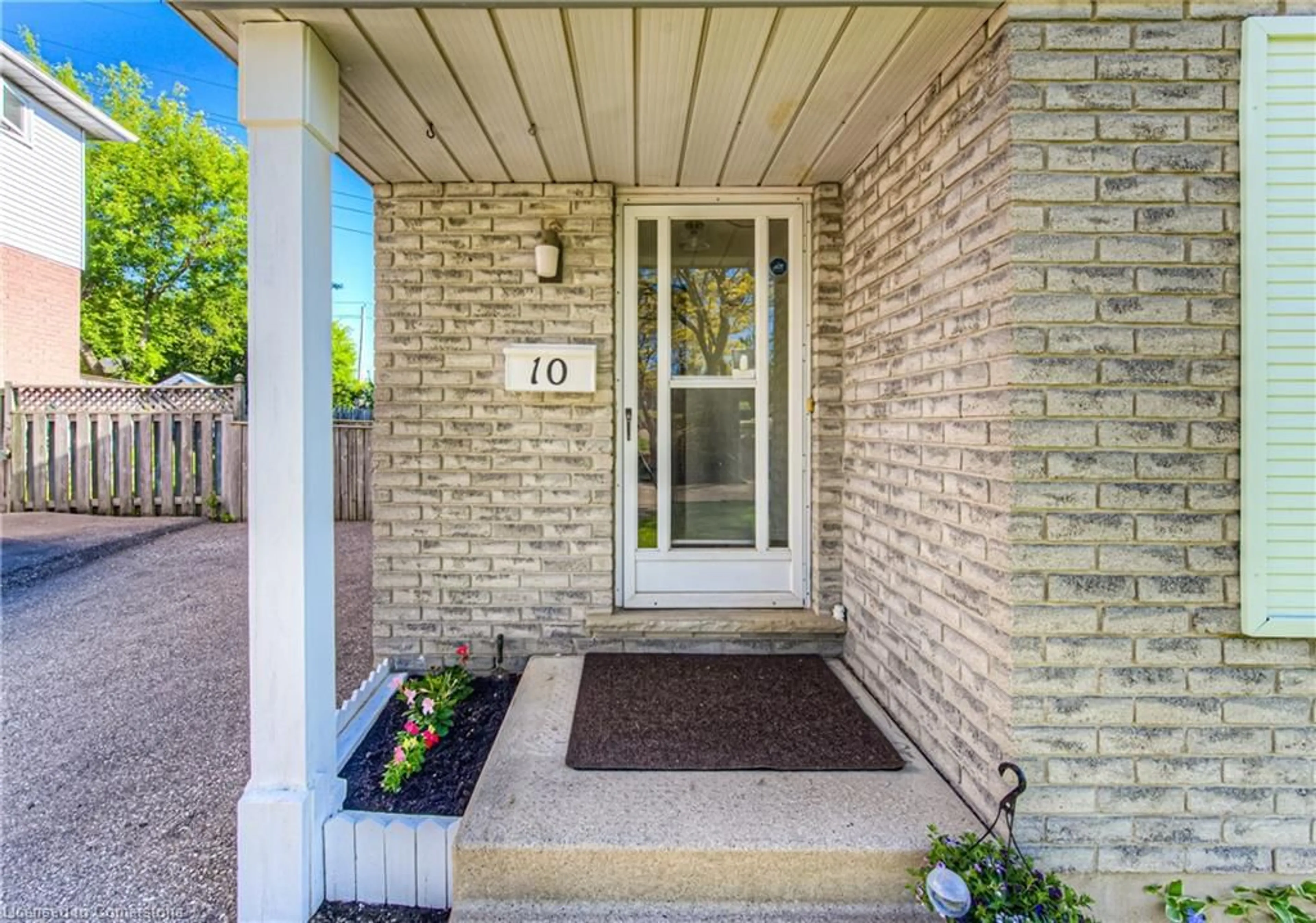 Indoor entryway for 10 Catalina Crt, Kitchener Ontario N2M 5L9