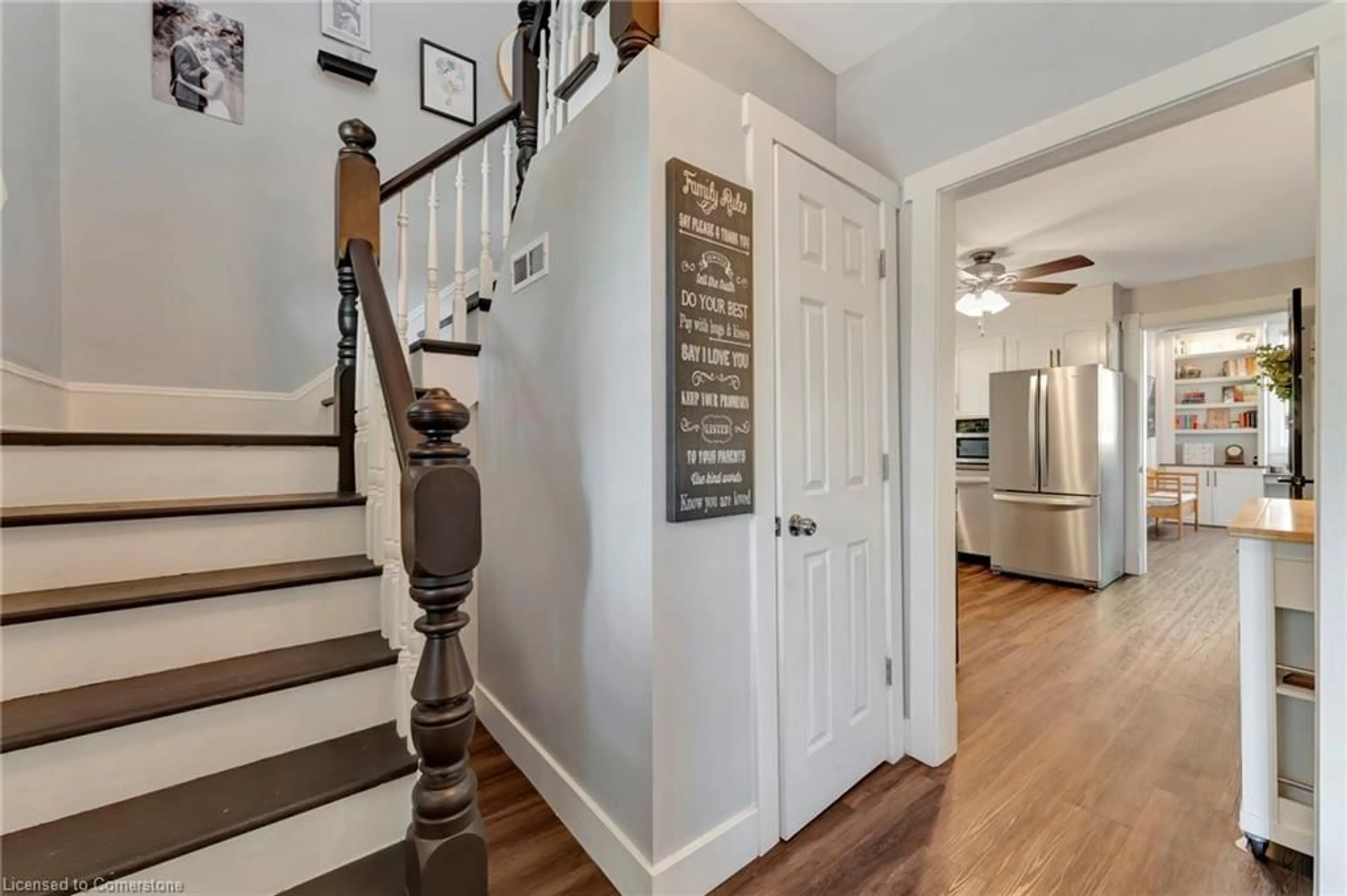 Indoor entryway for 154 Fountain St, Cambridge Ontario N3H 1H6