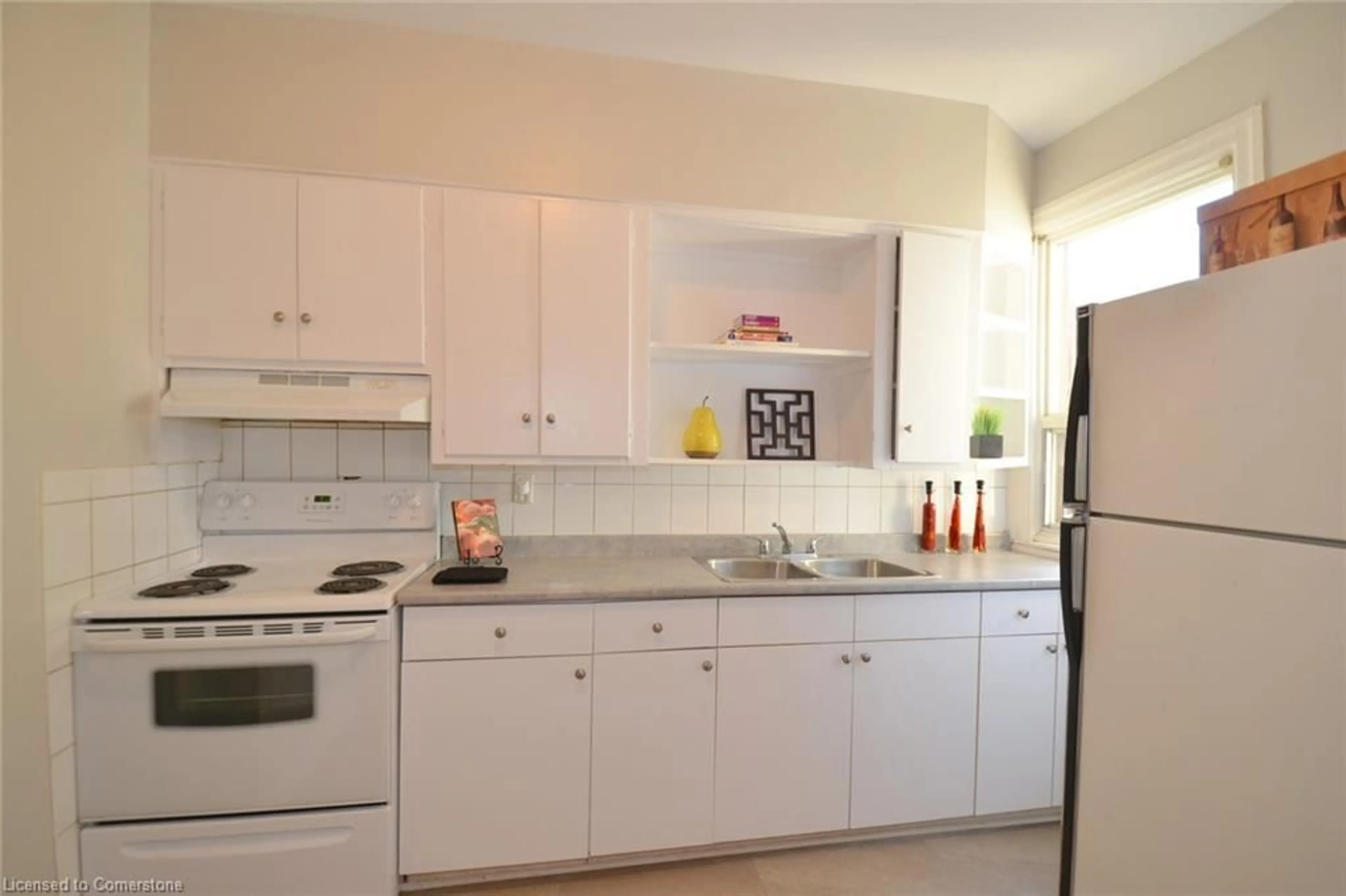 Standard kitchen, ceramic/tile floor for 58 Erie Ave, Hamilton Ontario L8N 2W6