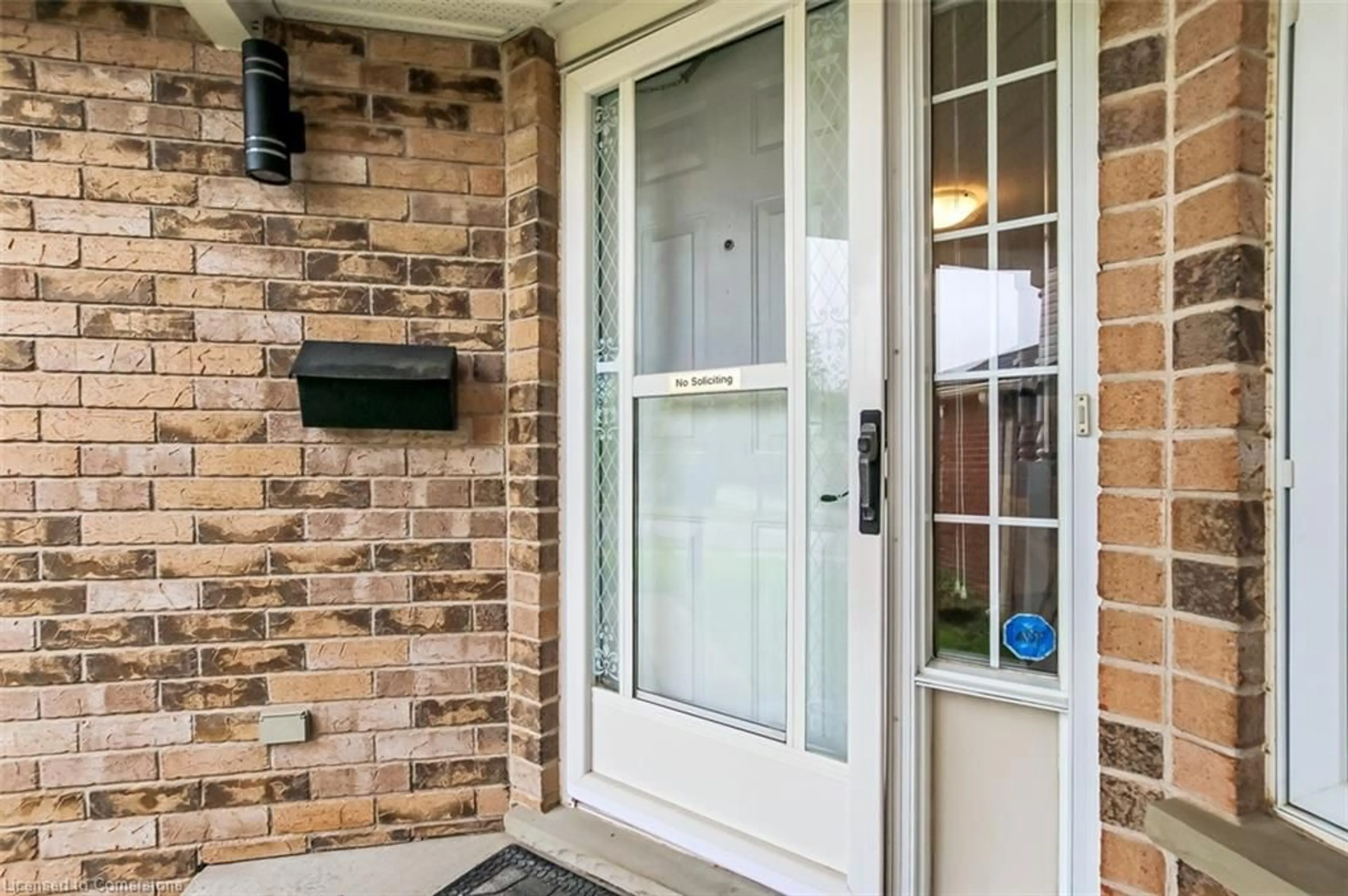 Indoor entryway for 146 Marl Meadow Dr, Kitchener Ontario N2R 1L3